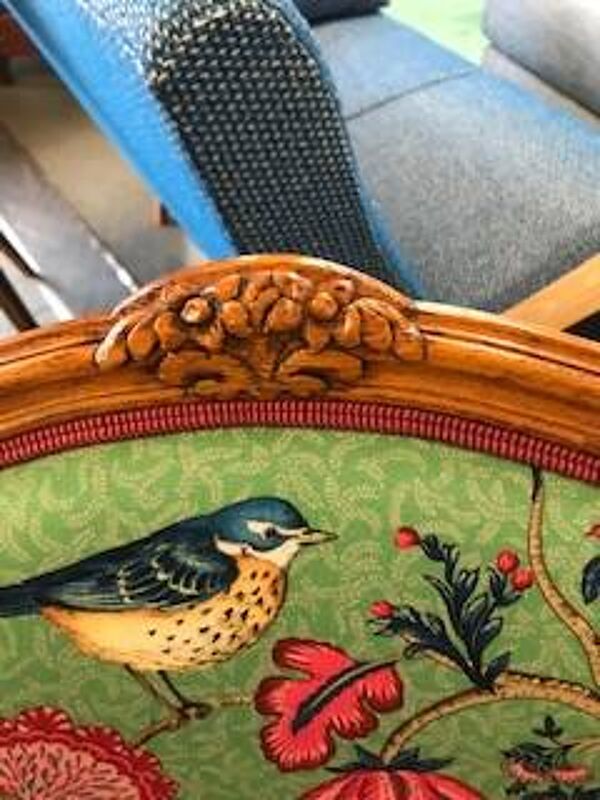 Fauteuil Bergère de style Louis XV motifs fleuris
