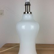 Lampe à poser opaline années 70 space age pied balustre