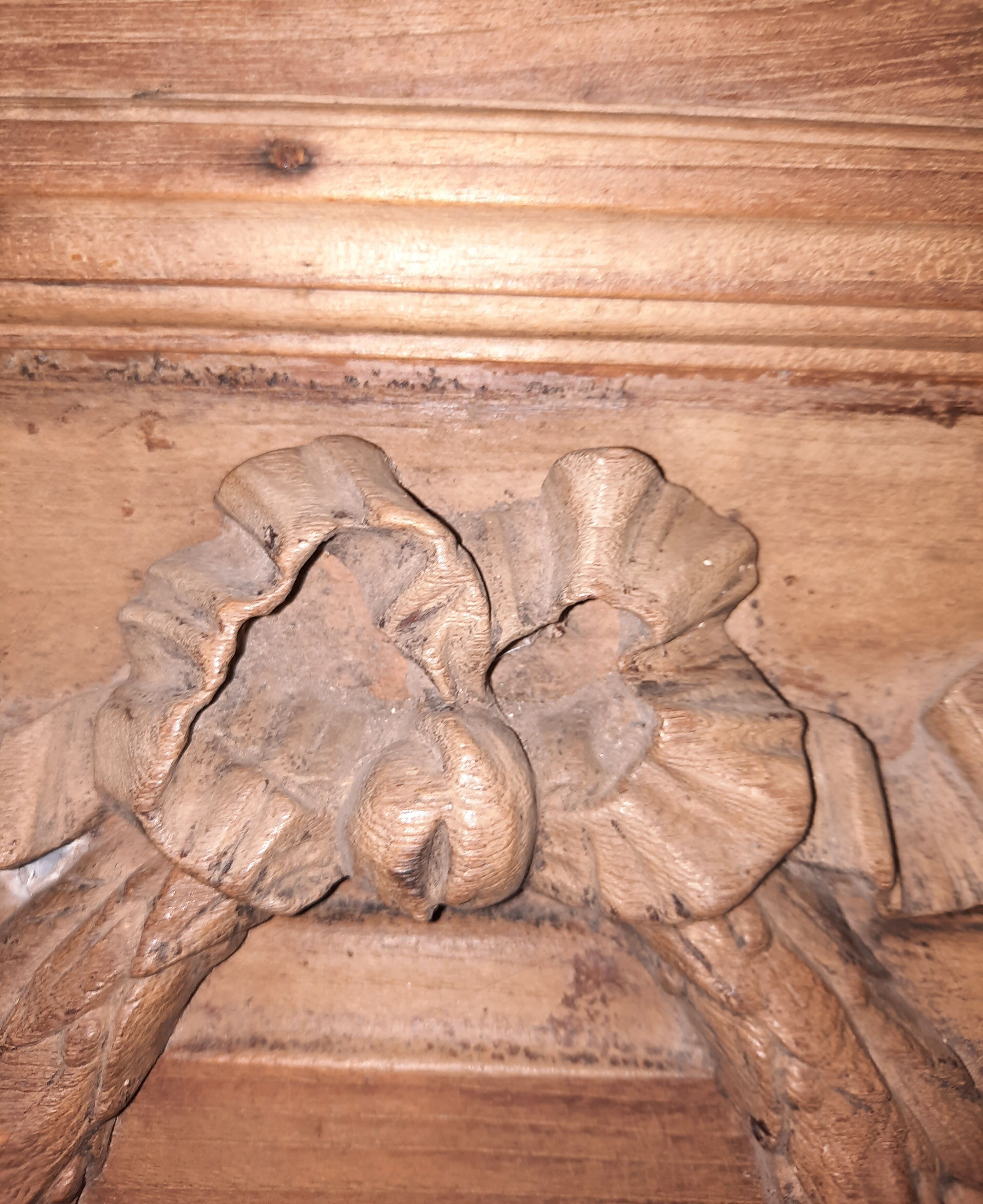 Carved woodwork element
