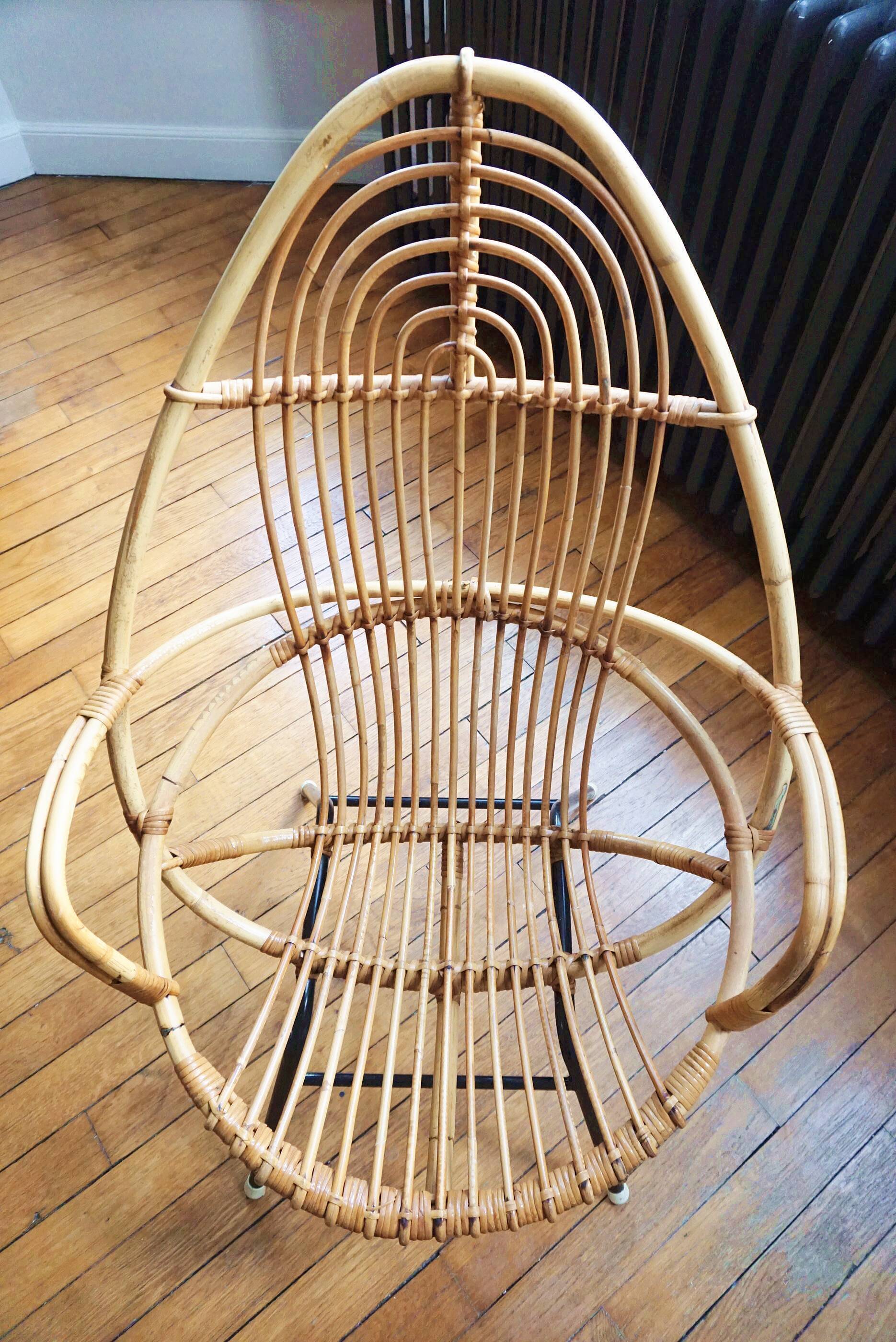 Armchair in rattan with metal feet