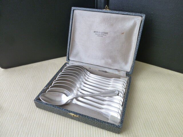 Box of 12 teaspoons in silver metal