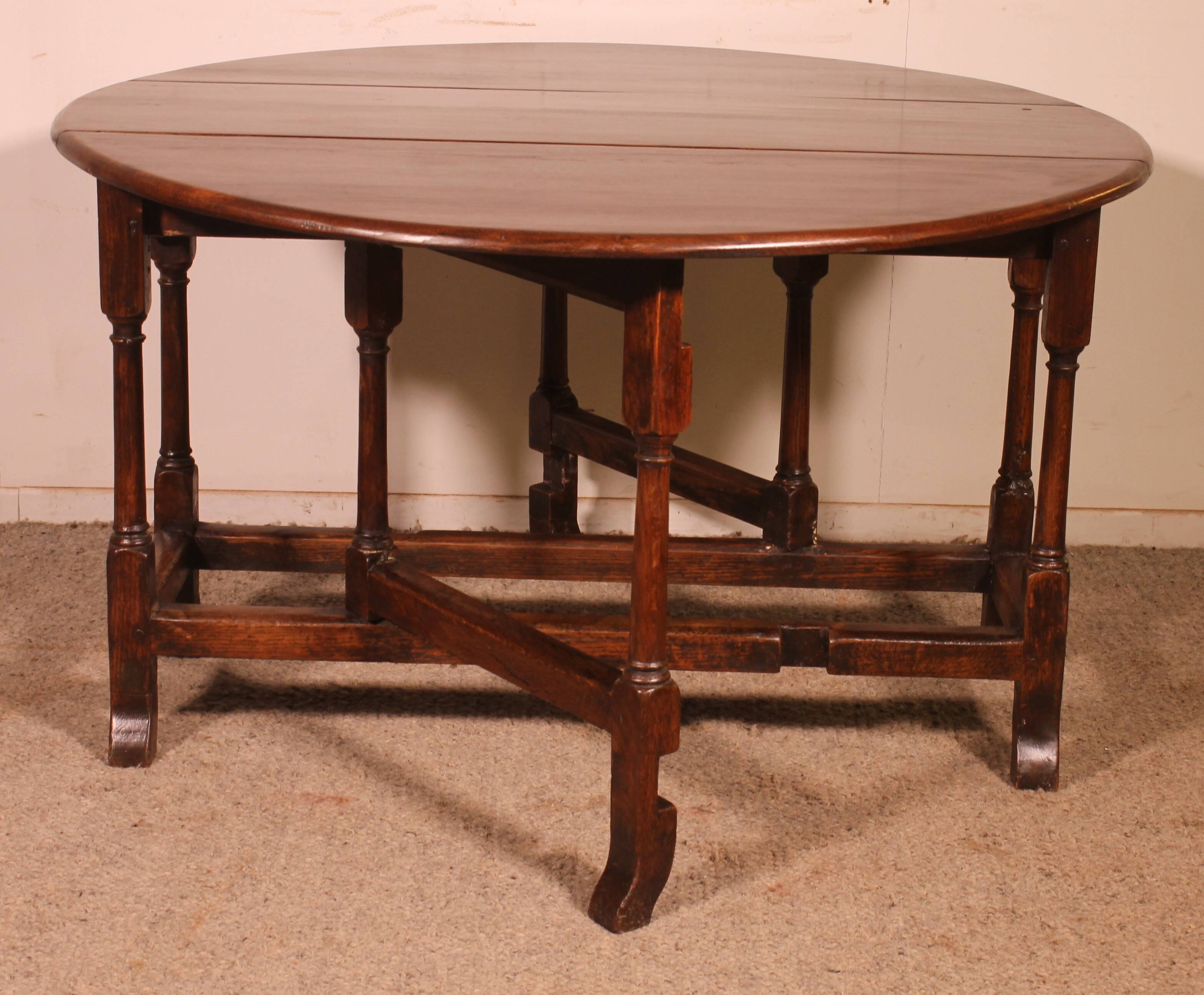 Gateleg Table in Oak from the 18th Century