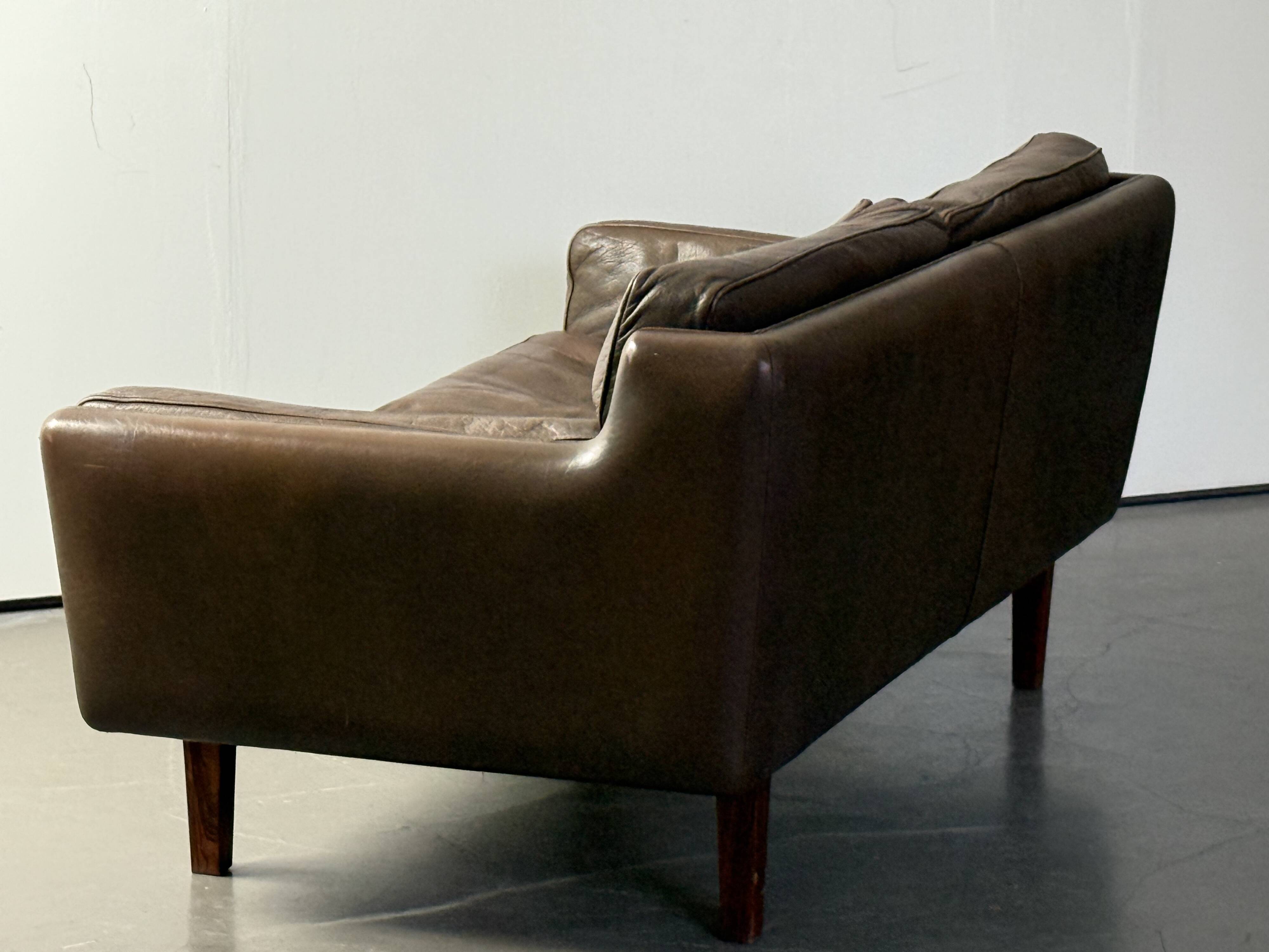2-seater sofa in brown leather, Illum Wikkelso for Holger Christiansen
