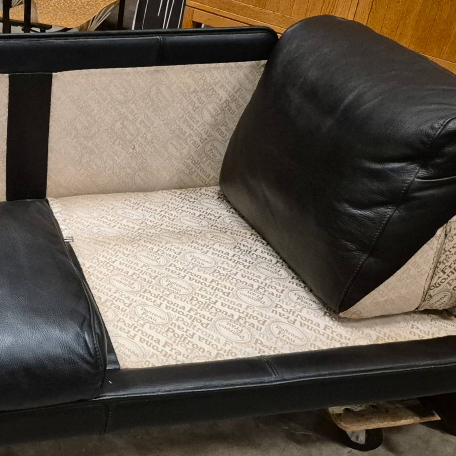 Two-seater sofa in black leather, designed by Tito Agnoli for Poltrona Frau, Italy, 1980s