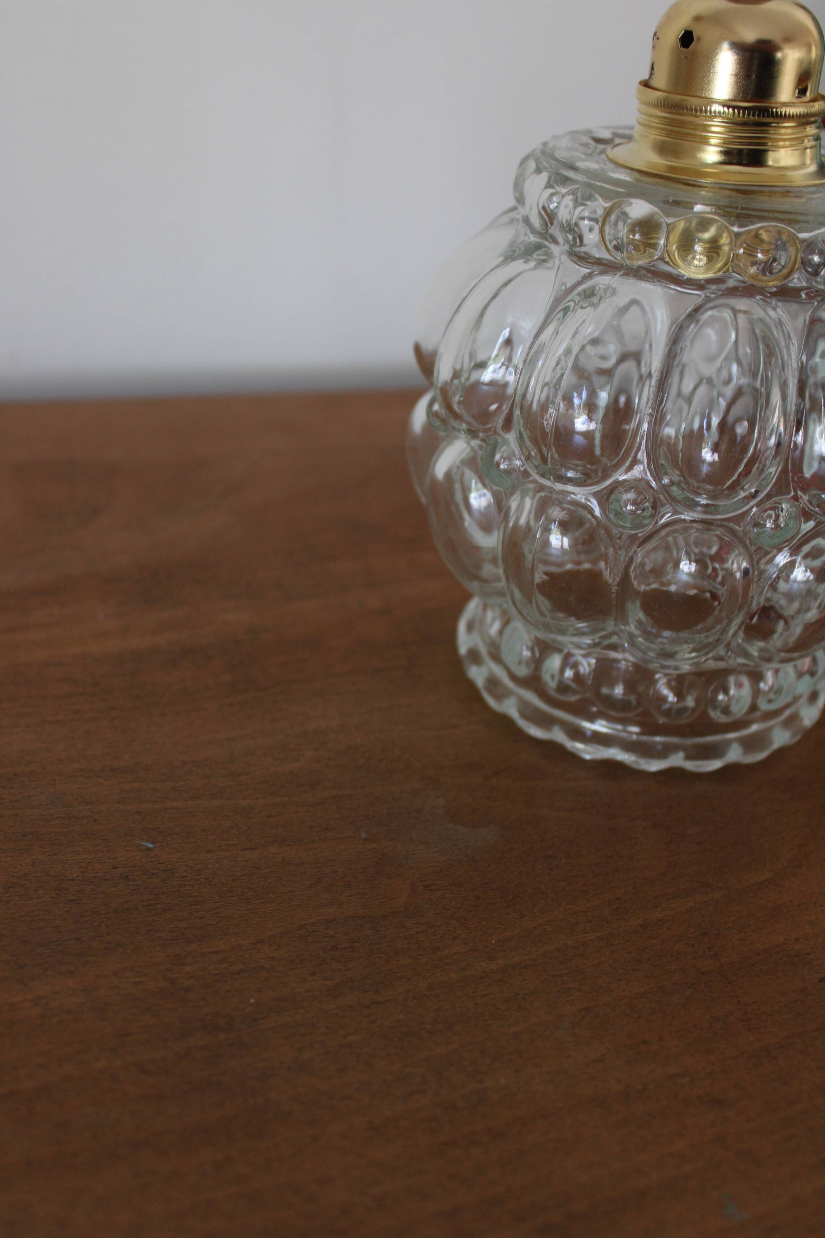 Moulded glass hanging lamp