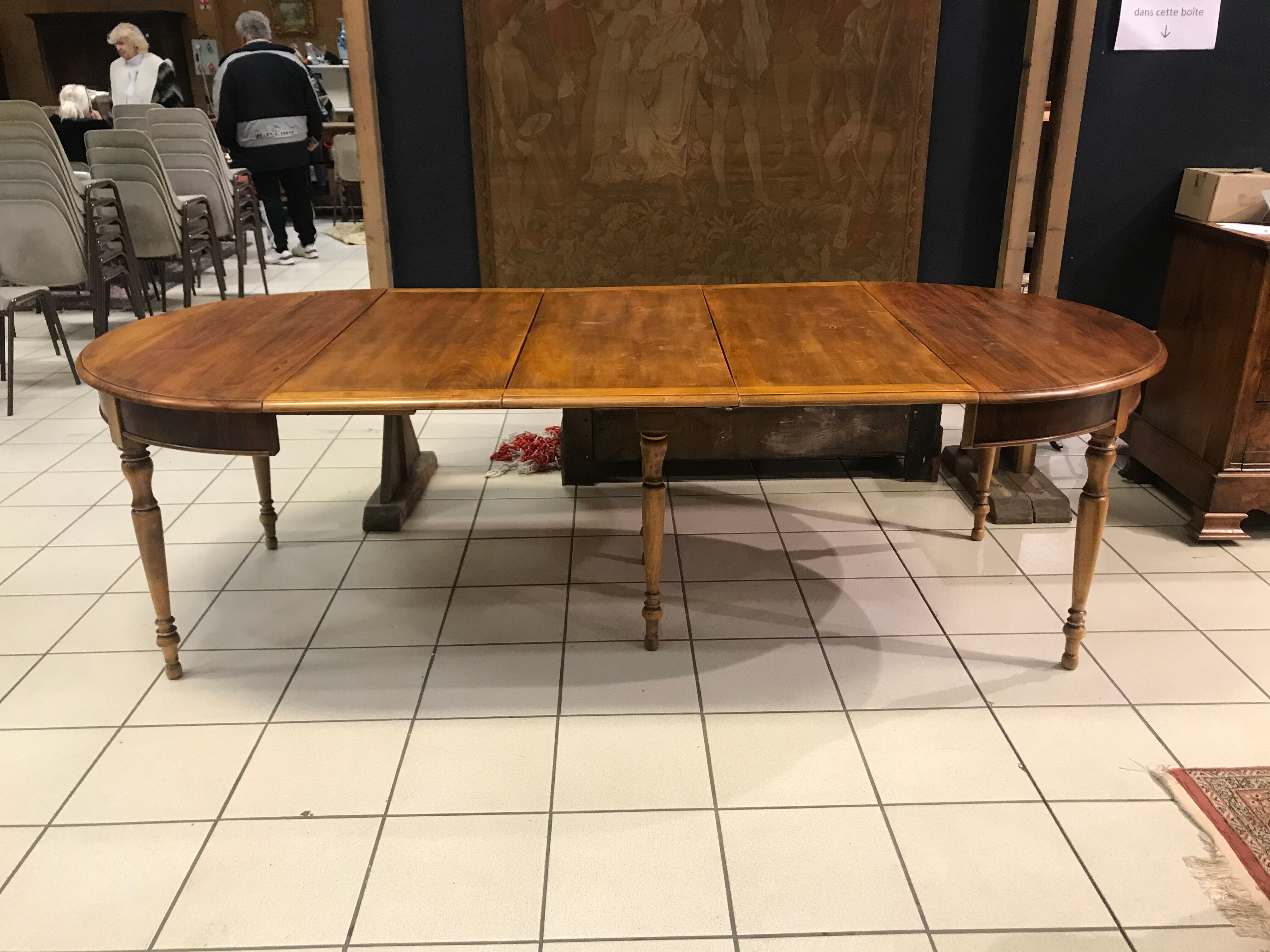 Round Louis Philippe table with 3 extensions