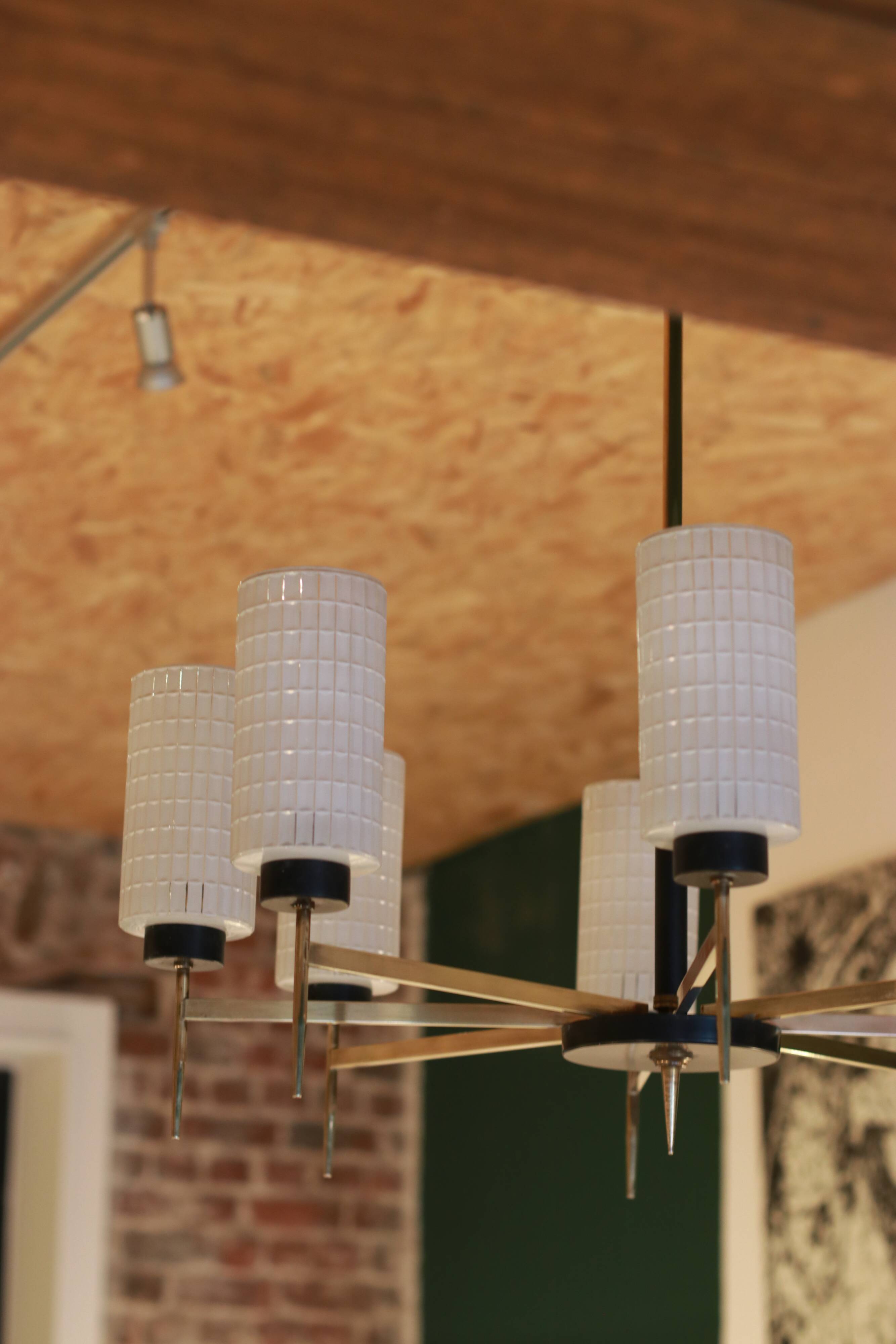 Lustre mid-century en laiton