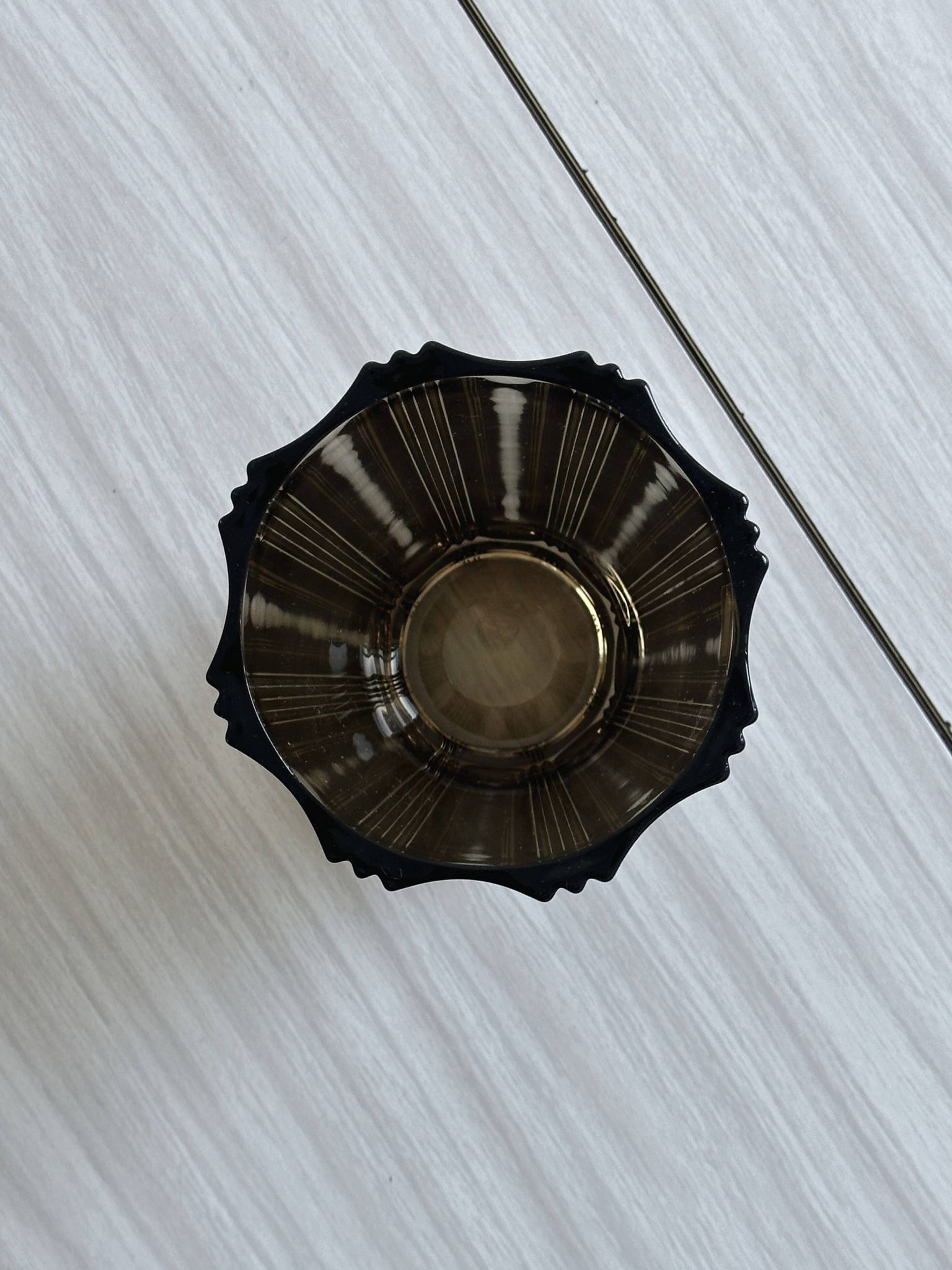 Élégant vase en verre épais fumé