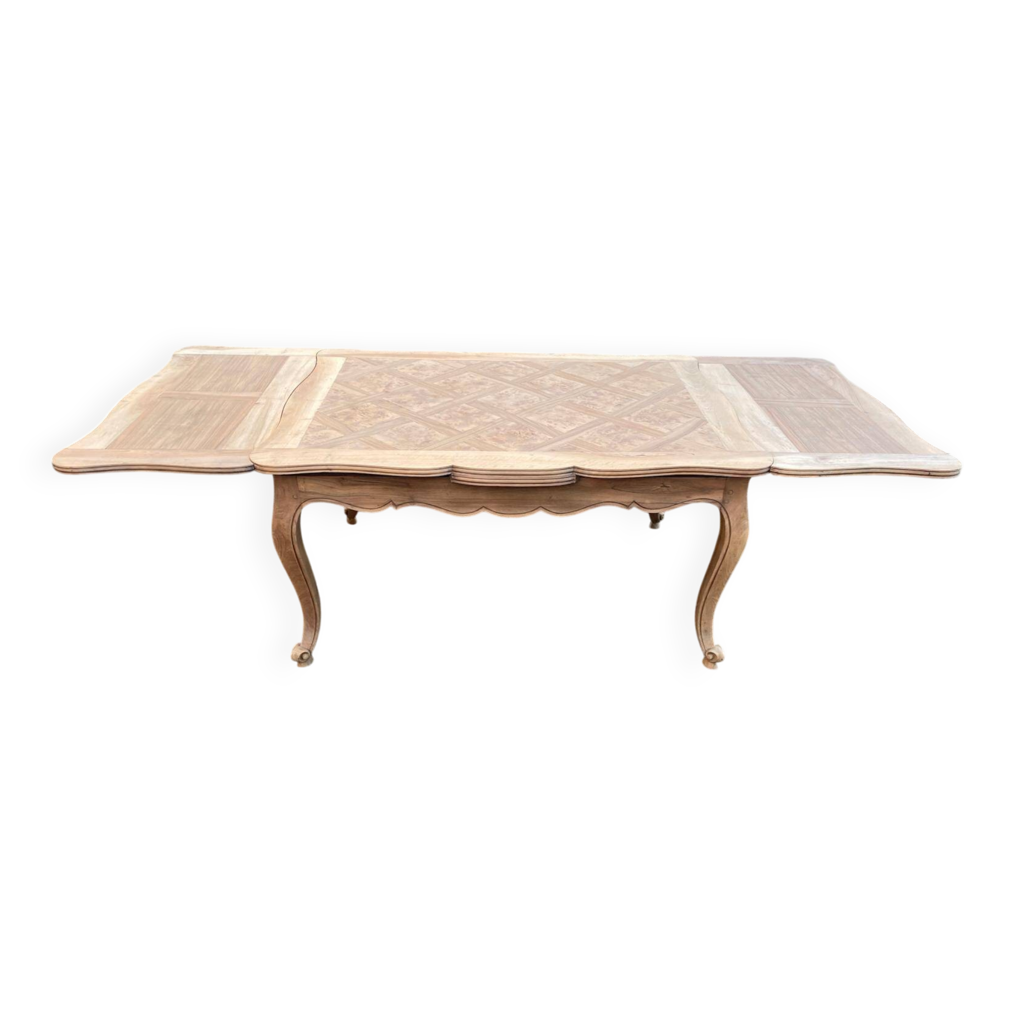 Louis XV extendable dining table, renovated, walnut, 250cm, 18th century.
