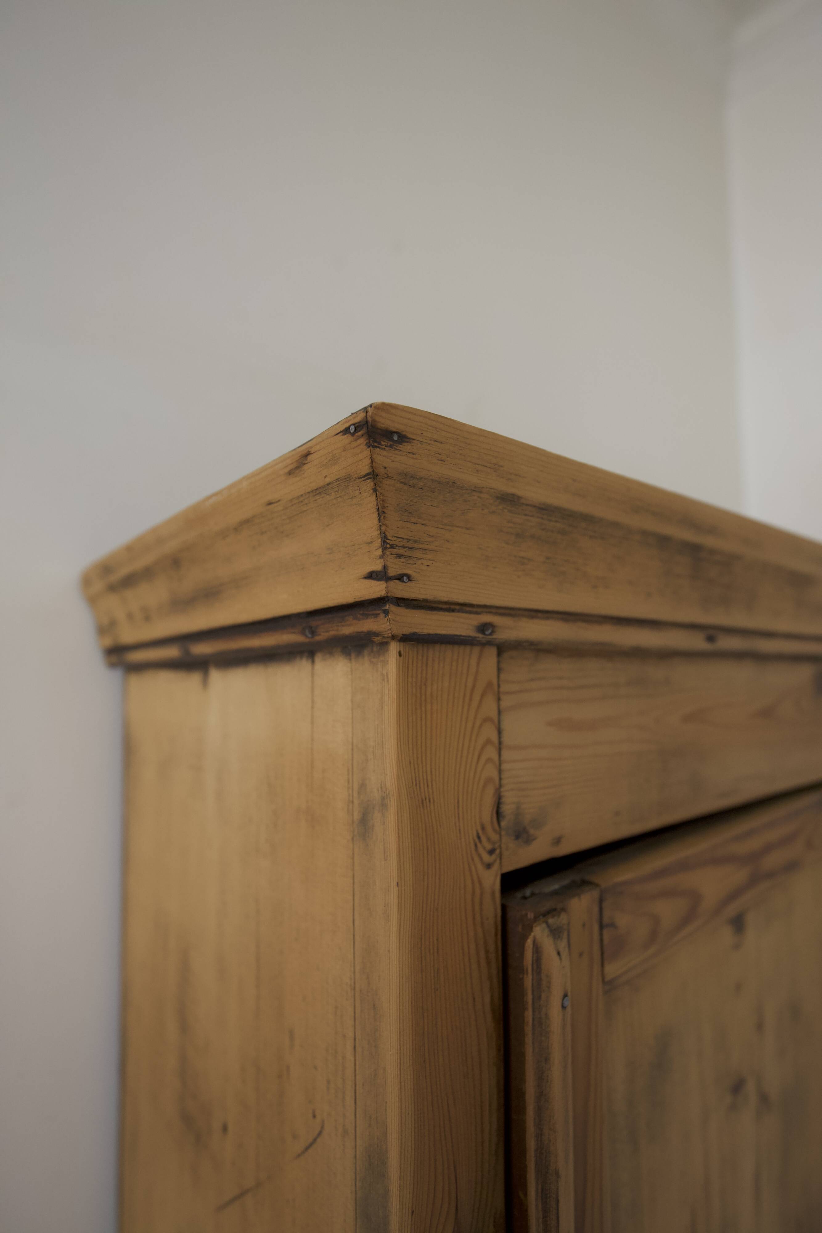 Magnificent Solid Oak Wardrobe – Rustic Chic Style