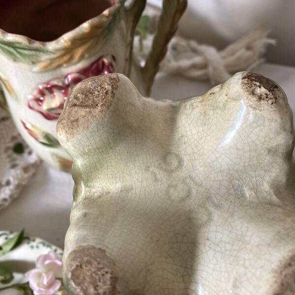 Paire de vases en barbotine, garniture de cheminée art nouveau