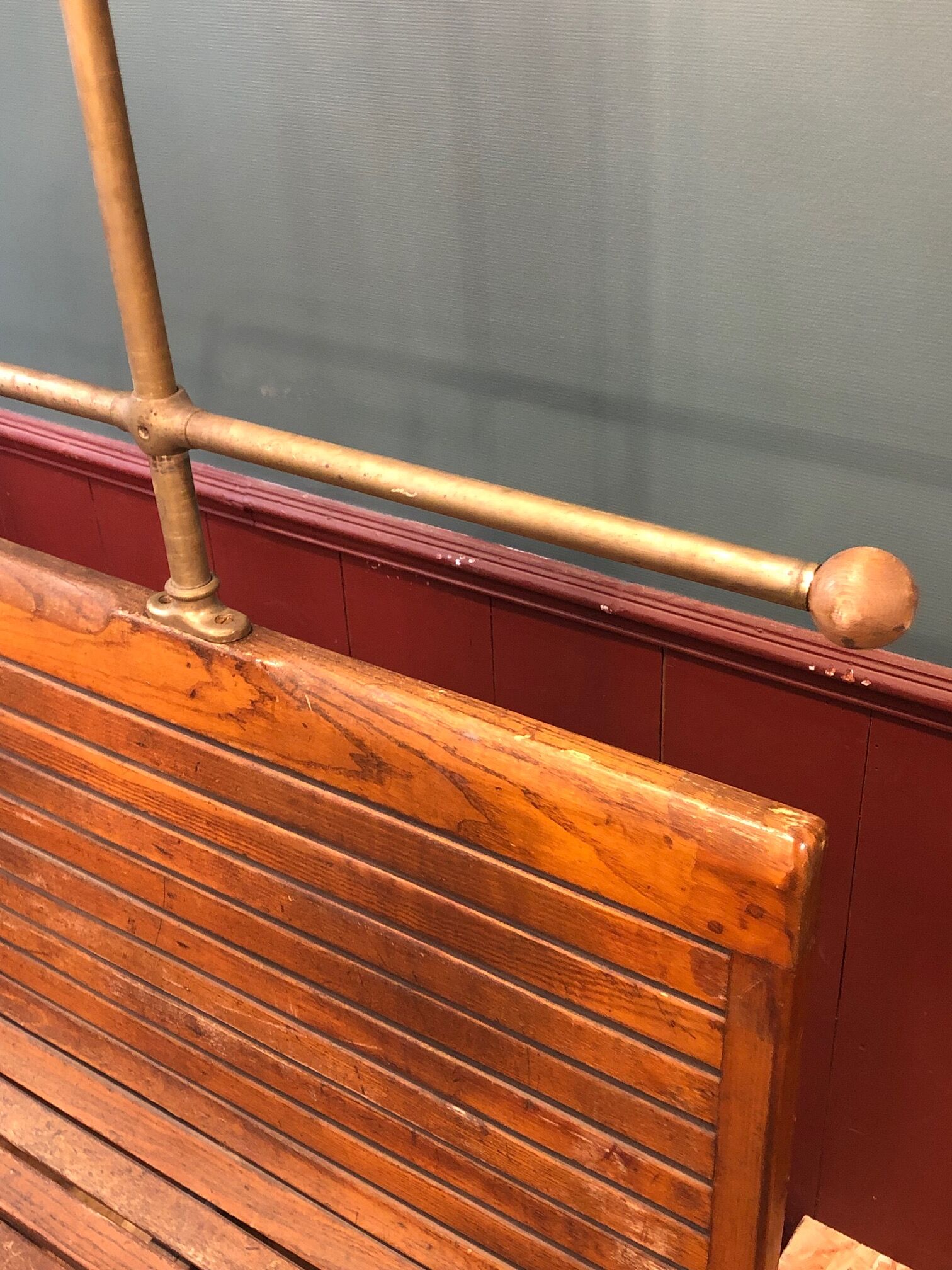 Seat of metro Sprague with his door Hat