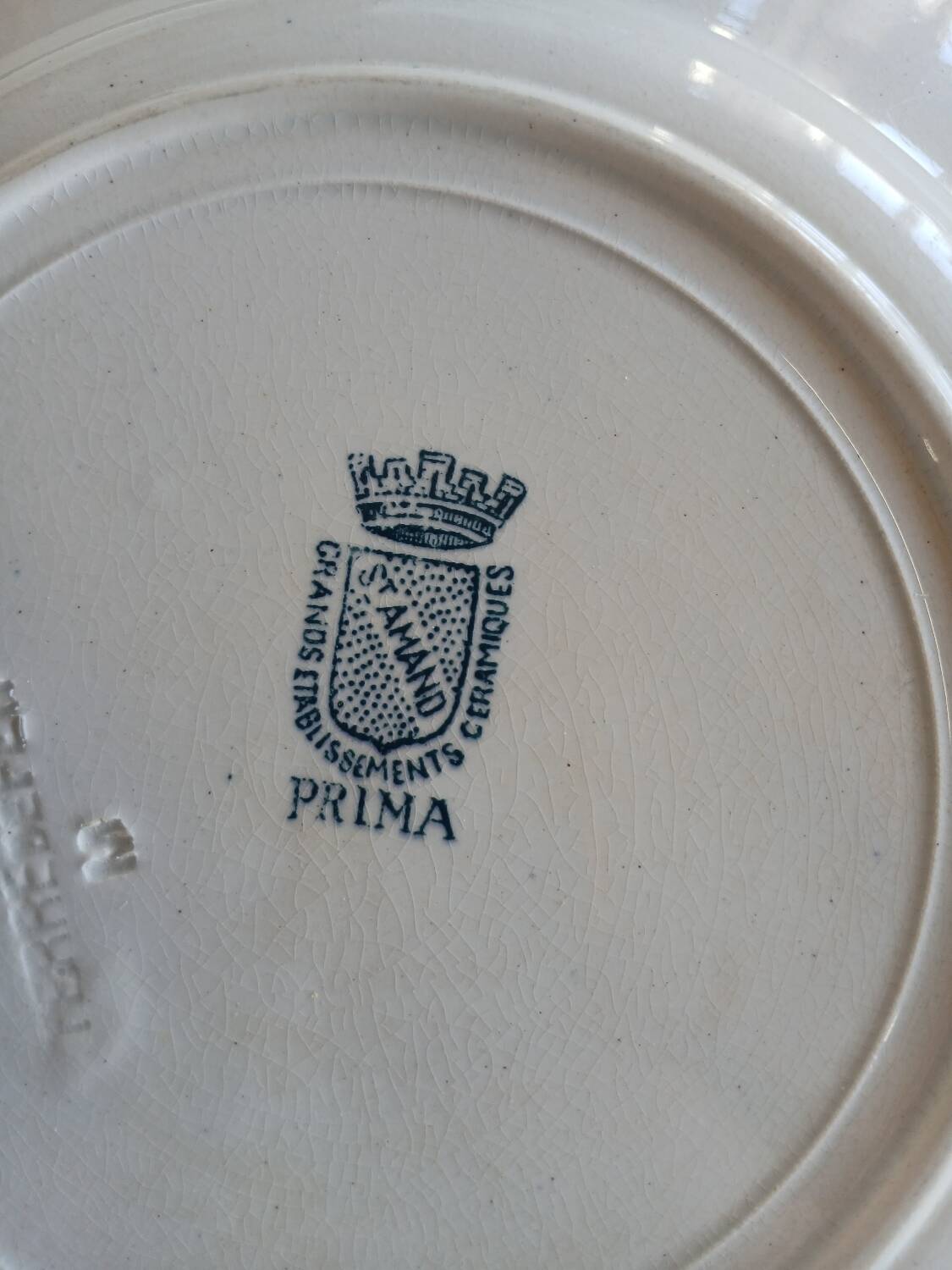 14 mismatched flat plates Terre de fer