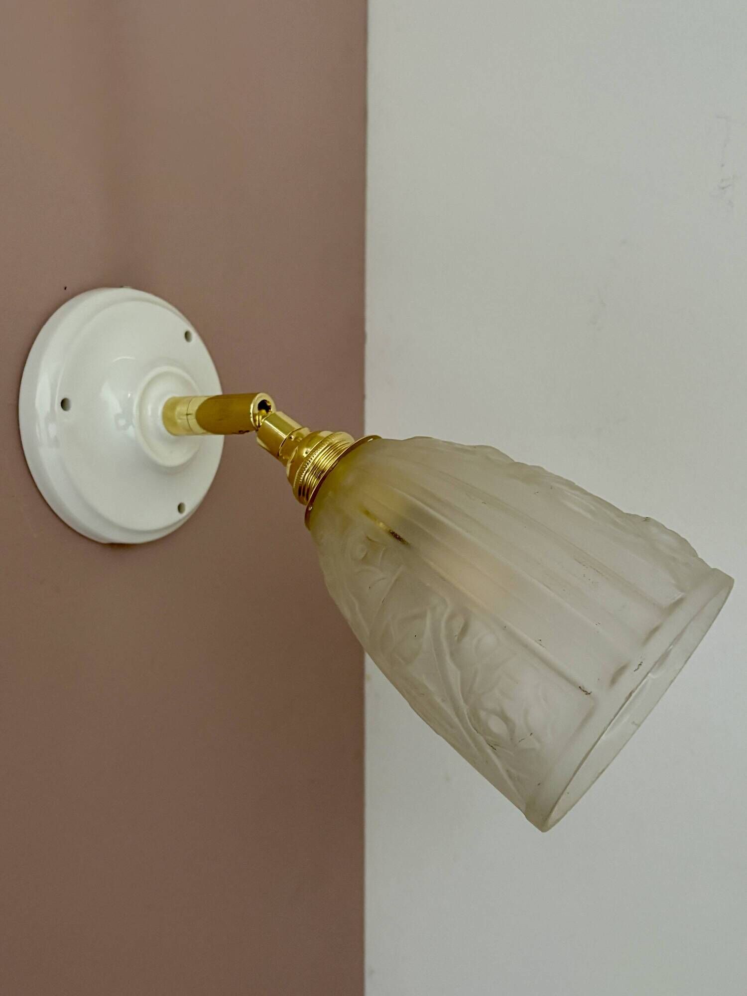 Vintage art deco tulip wall light in frosted glass, rose decorations