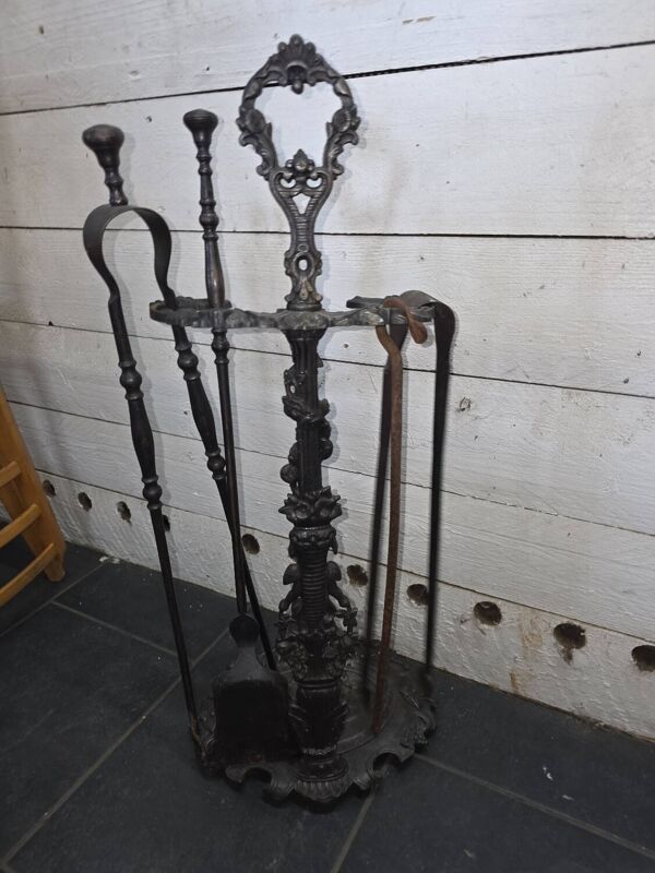 Ancien nécessaire de cheminée en fonte
