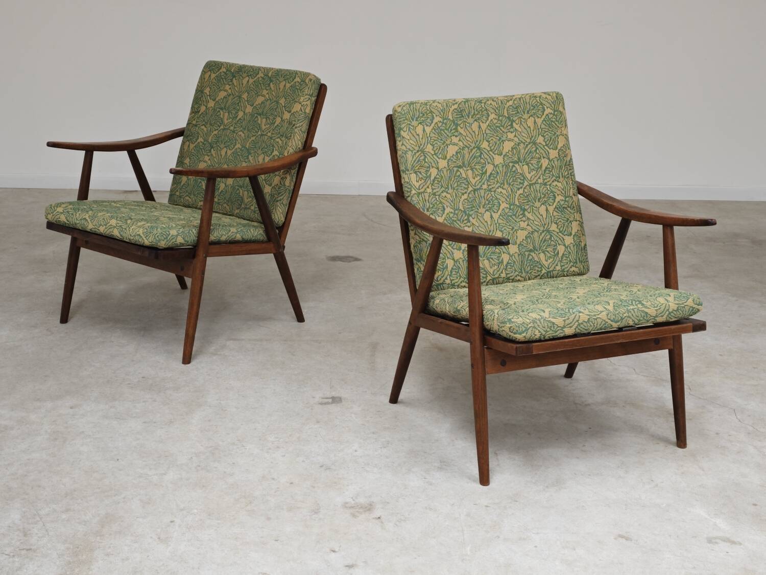 Pair of green flower boomerang armchairs by Antonin Suman for Ton (Thonet)