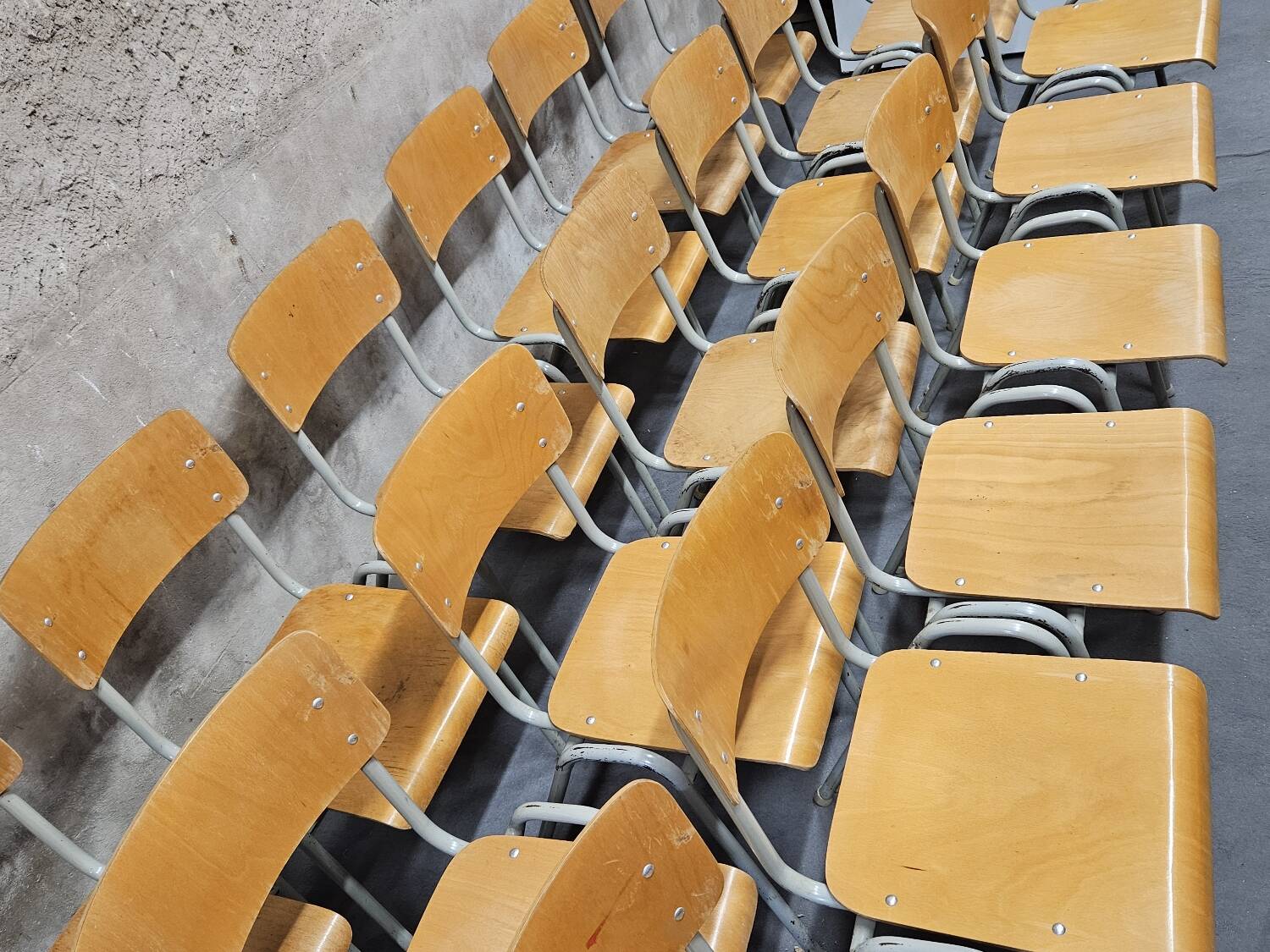 Lot of 18 vintage stackable bistro chairs 1970