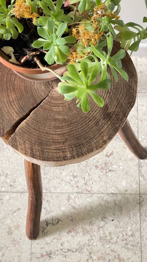 Tabouret tripode brutaliste rondin vintage