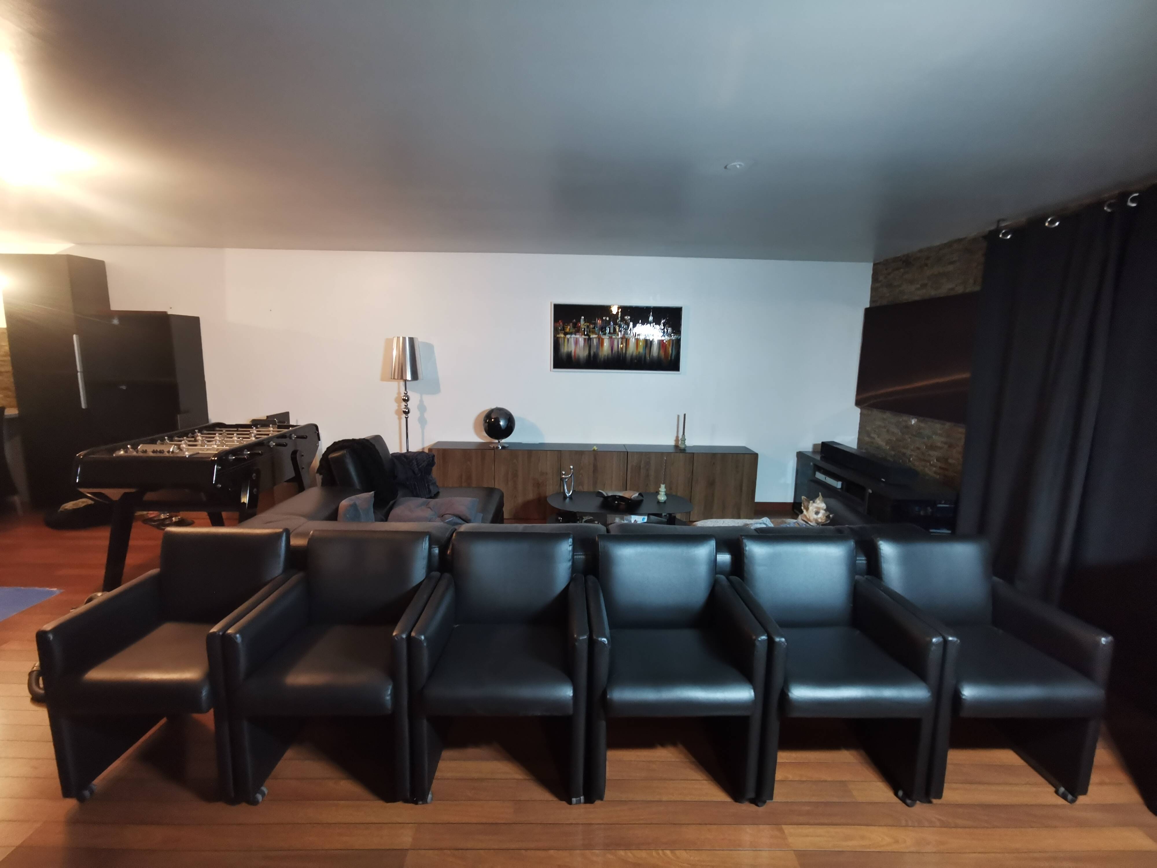 6 faux leather chairs on wheels