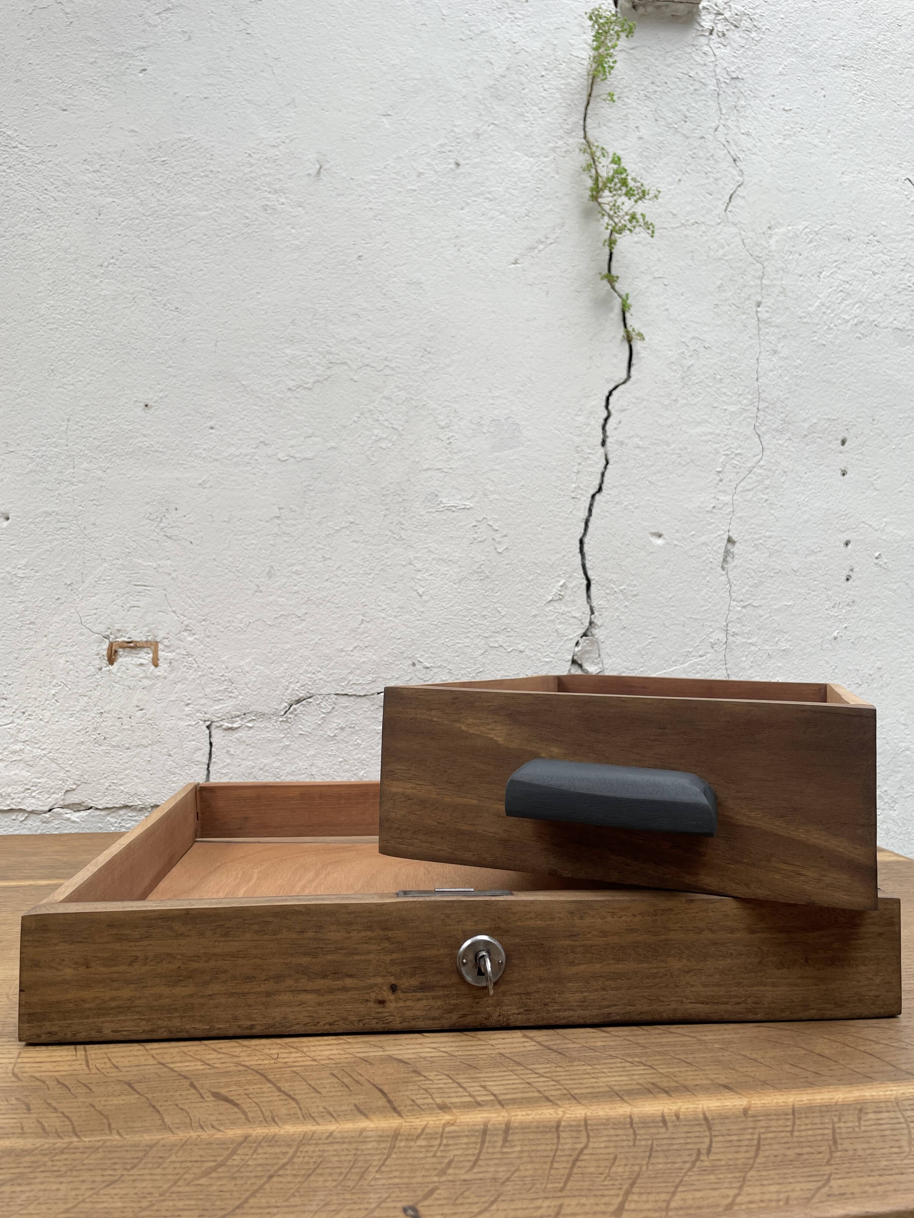 Bureau en bois peint