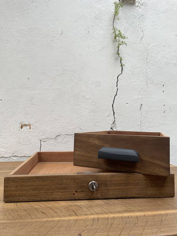 Bureau en bois peint