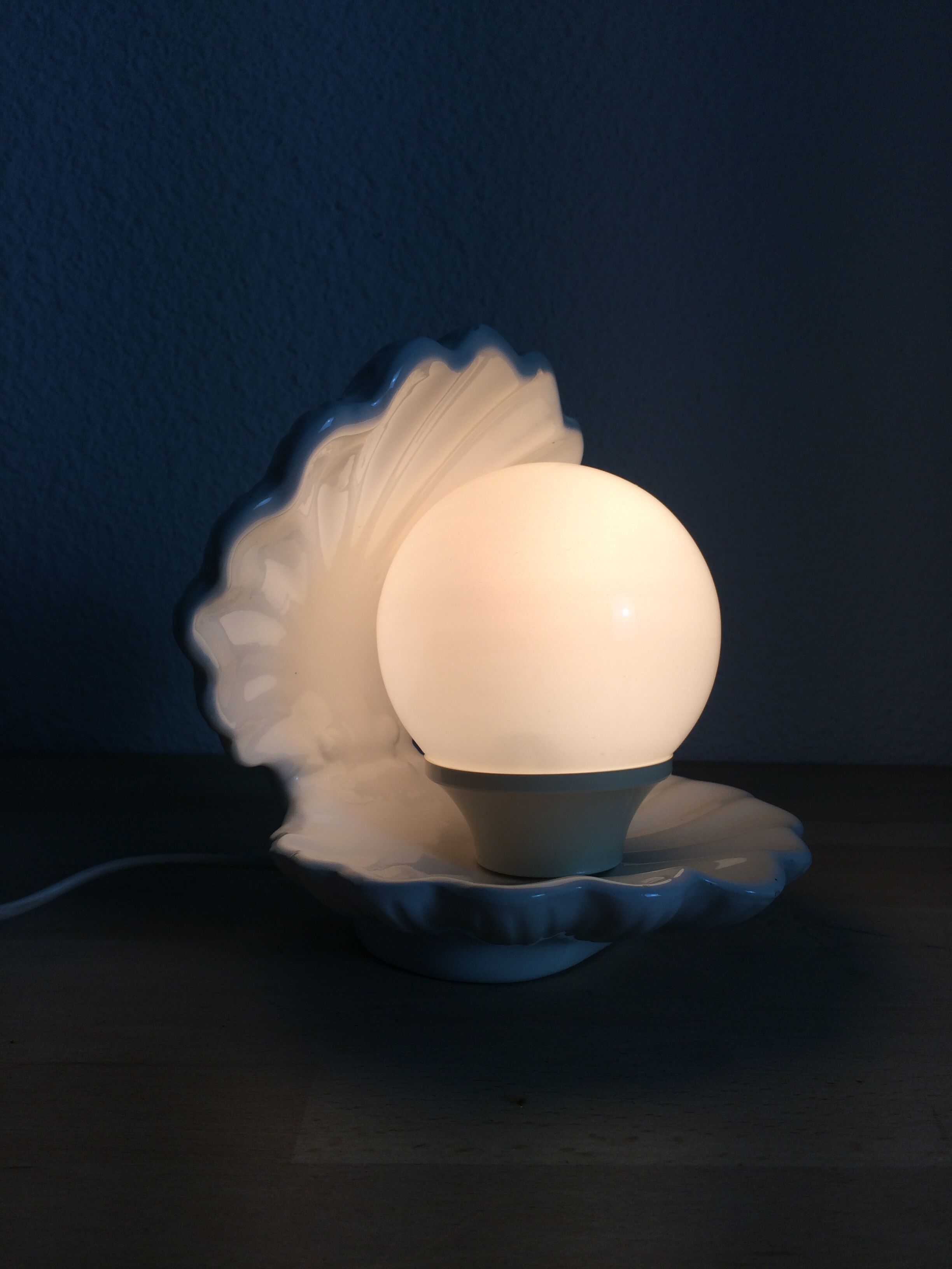 Opaline seashell and pearl lamp, white ceramic