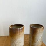 Deux gobelets en grès anciens
