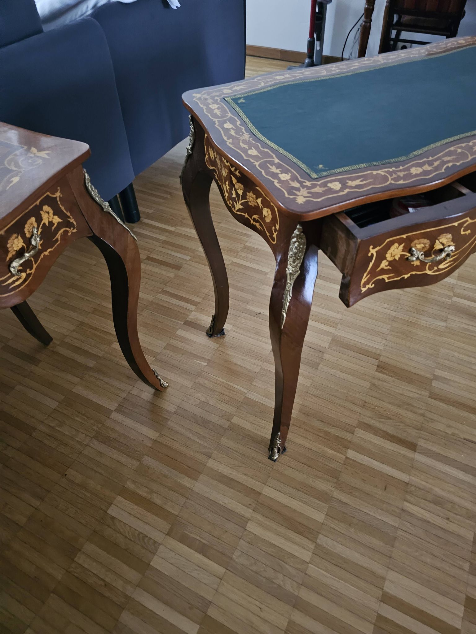Handmade Baroque-style desk with 3 drawers - St. Petersburg office furniture