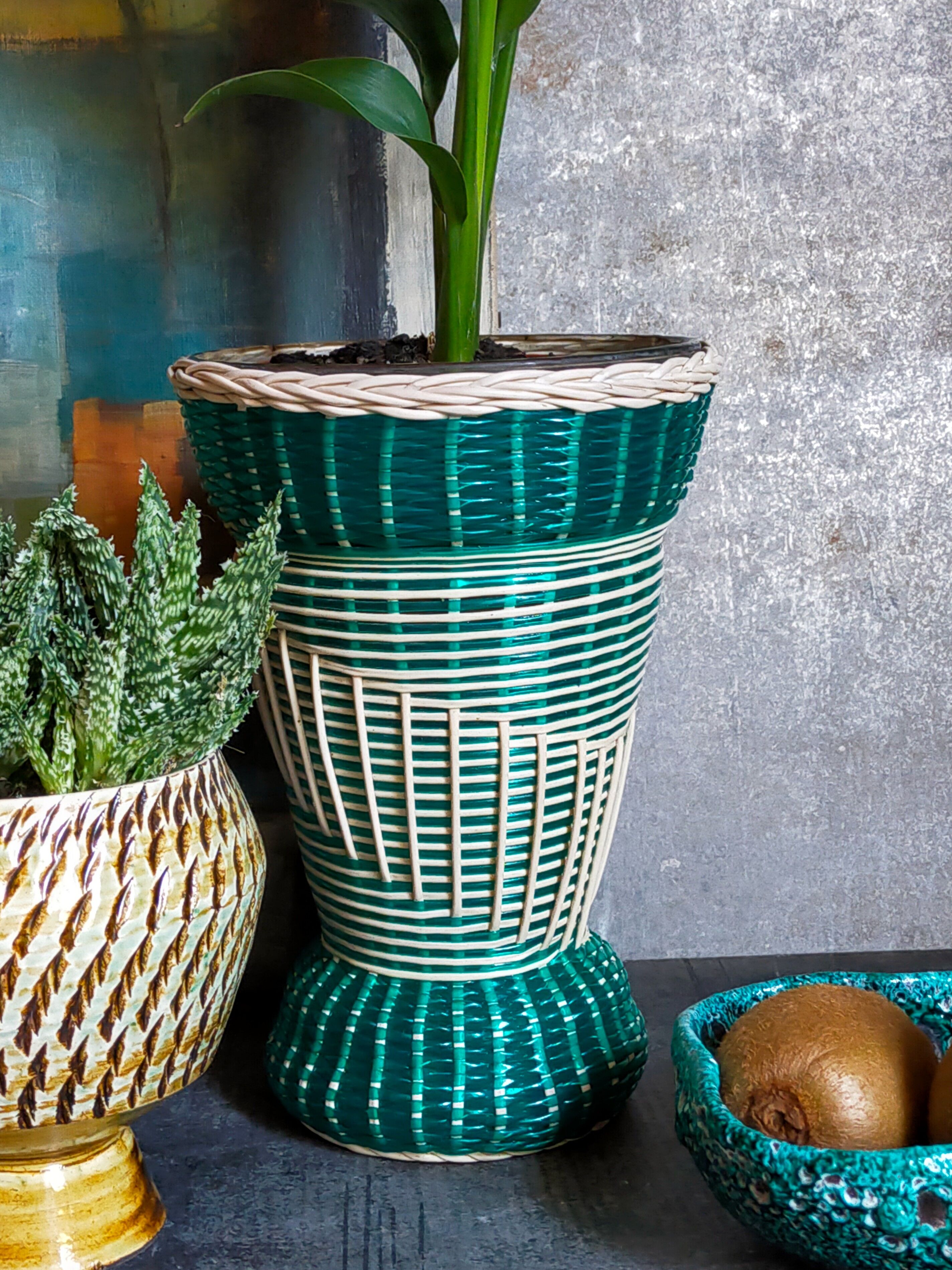 Glass vase and braided scoubidou thread 50s