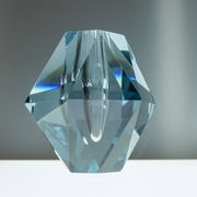 Vase en cristal en forme de diamant de Strömbergshyttan