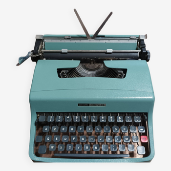 Machine à écrire Olivetti lettera 32