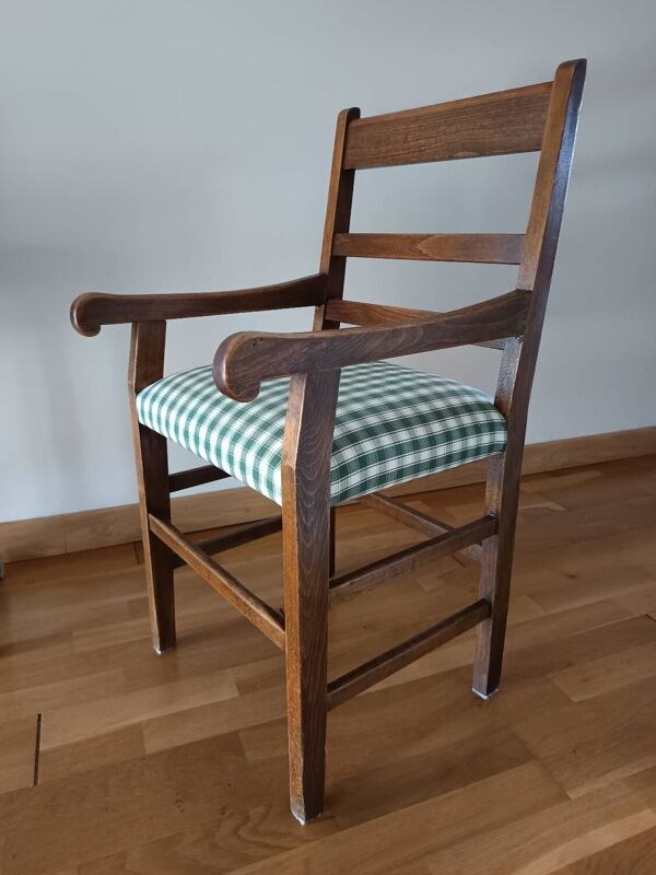 Chaise à accoudoir