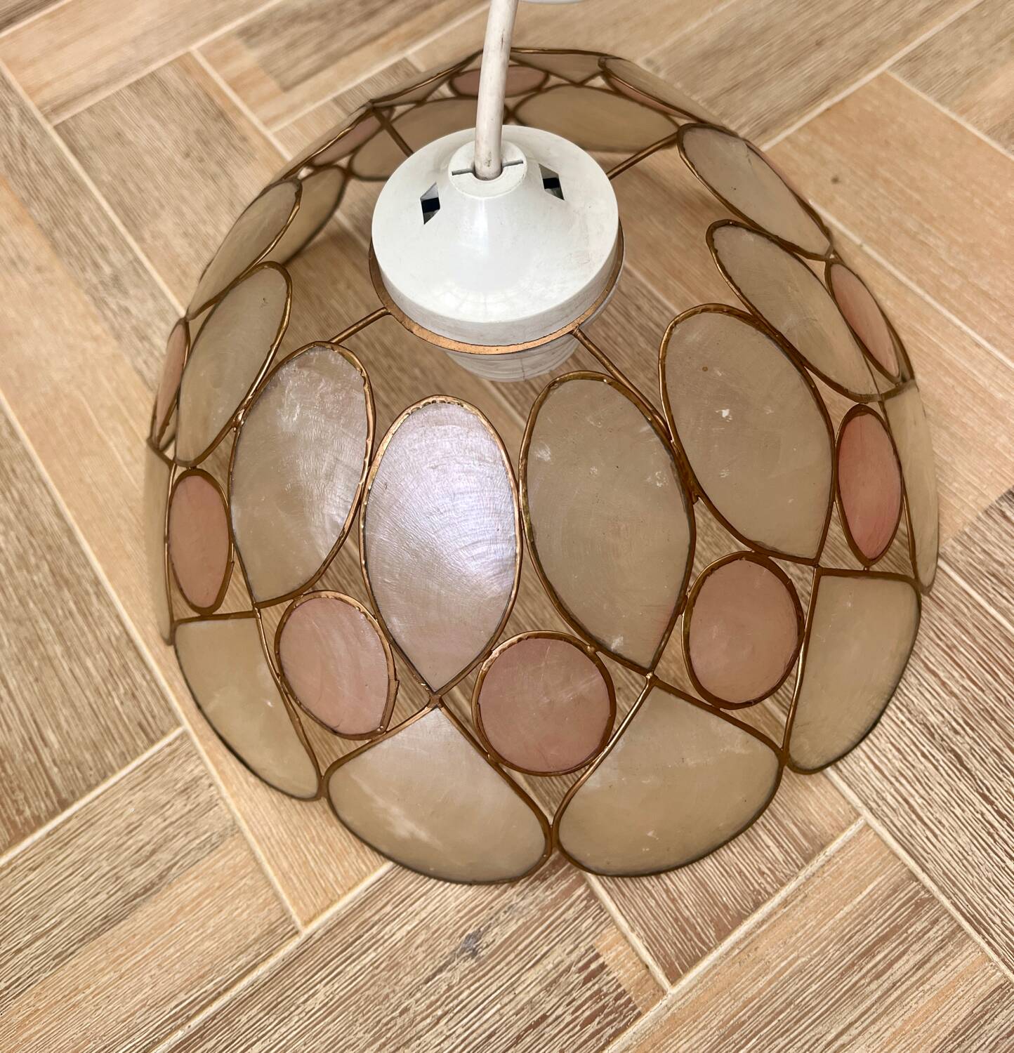 Mother-of-pearl "Petals" pink pendant