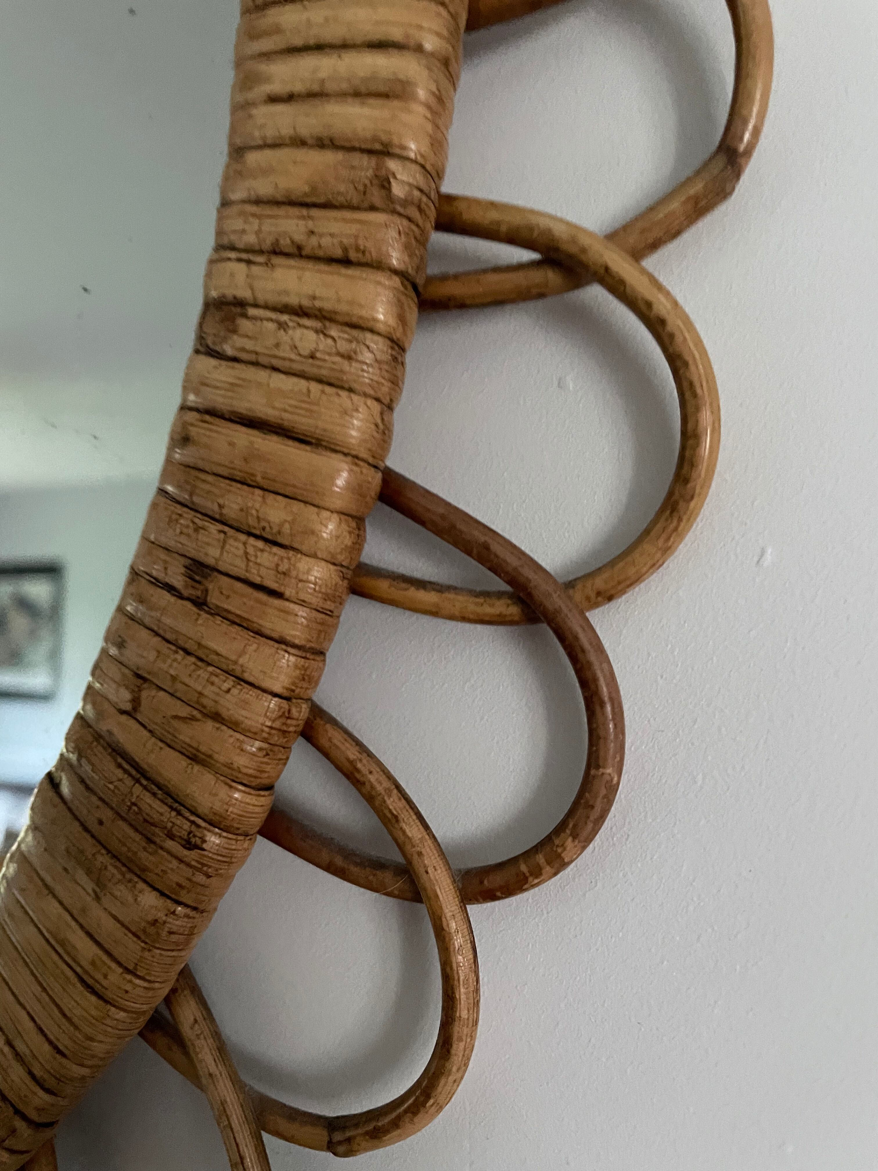 Rattan mirror flower shape