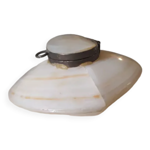 Boîte en coquillage et nacre