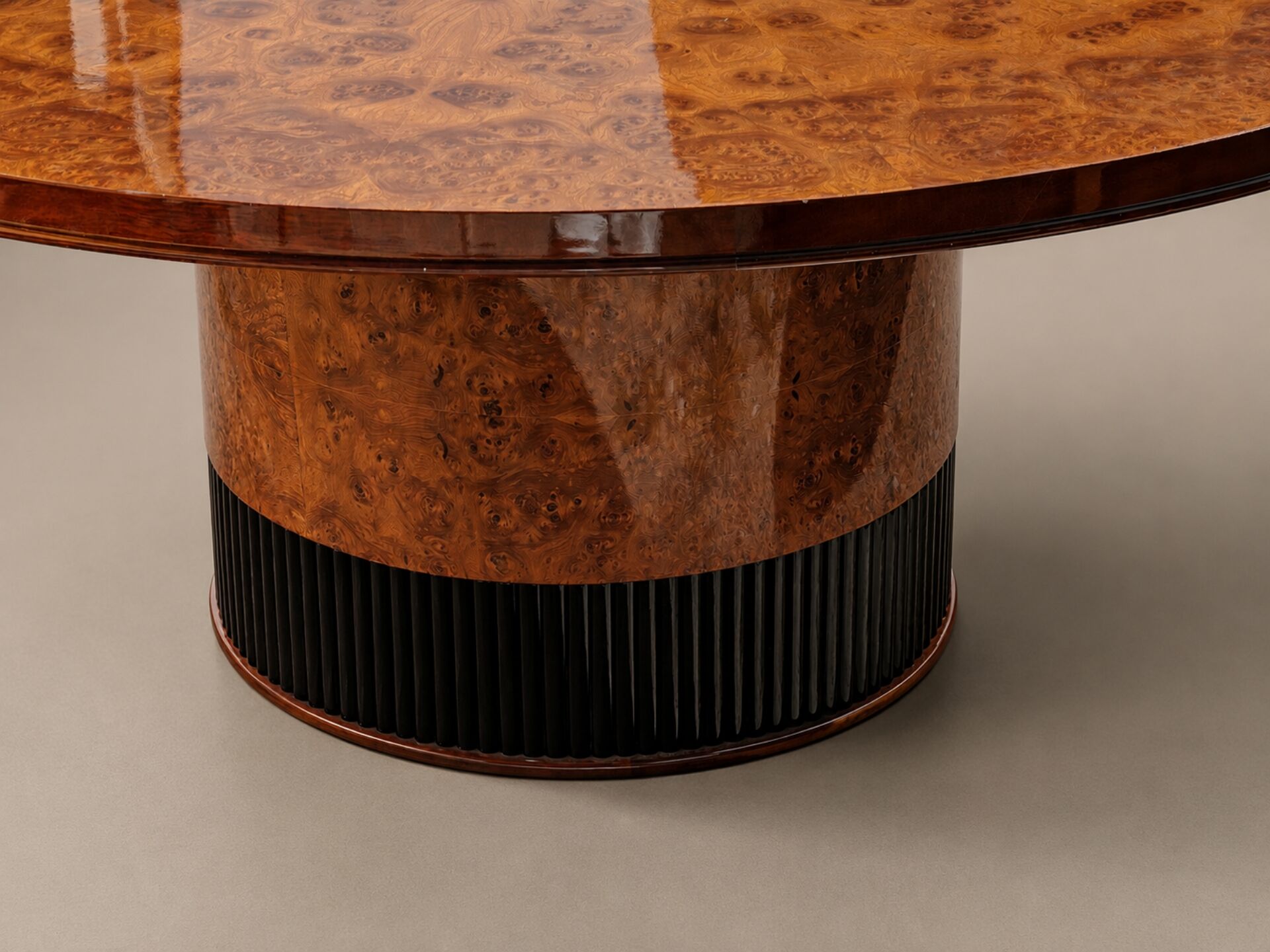 Table ronde vintage en loupe de bois