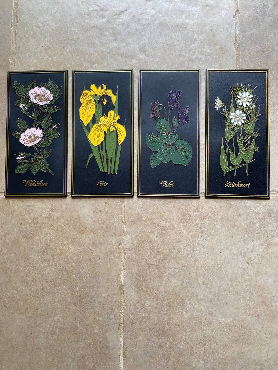 4 vintage flower plates