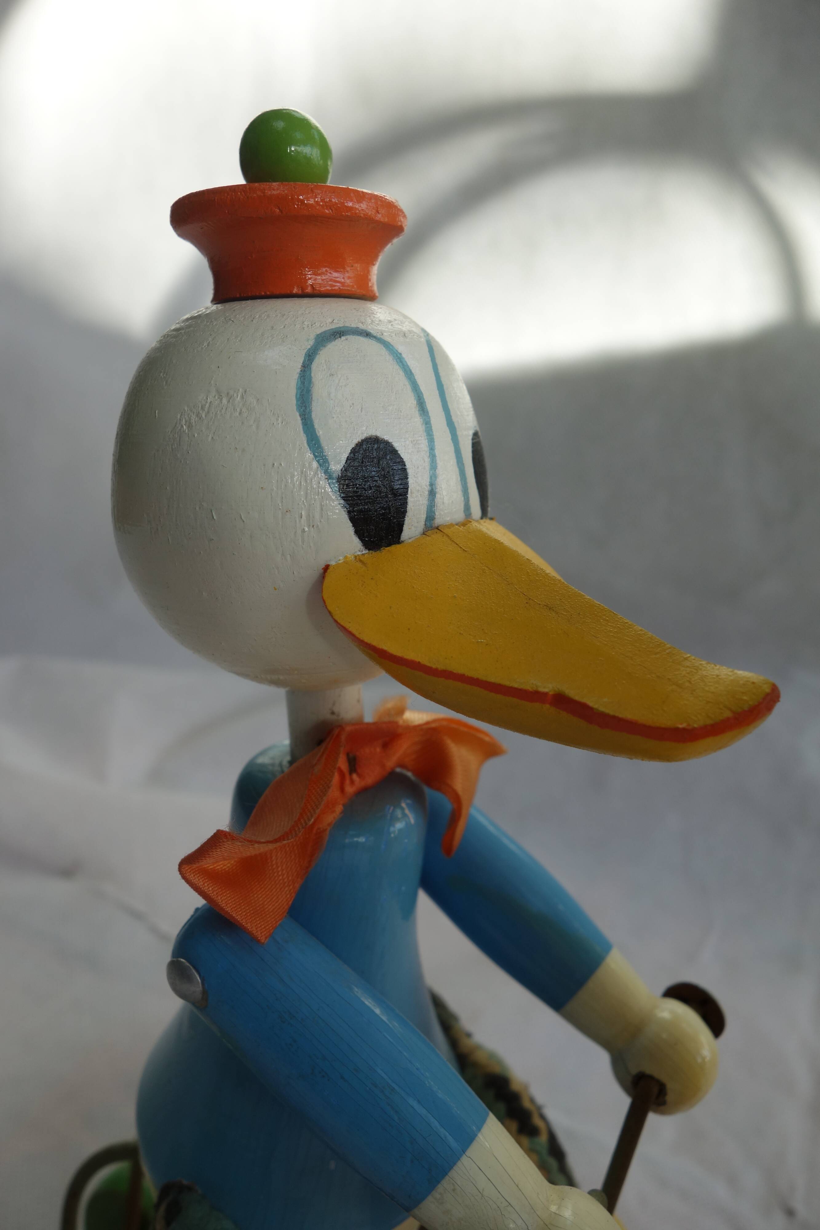 Old toy to shoot Donald and Mickey