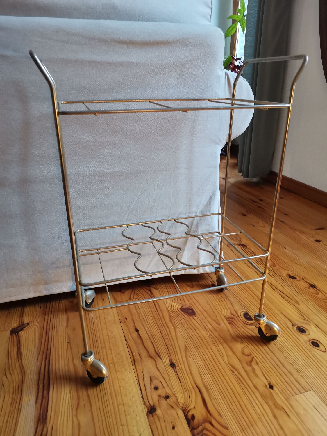 Petite desserte à roulette métal doré vintage