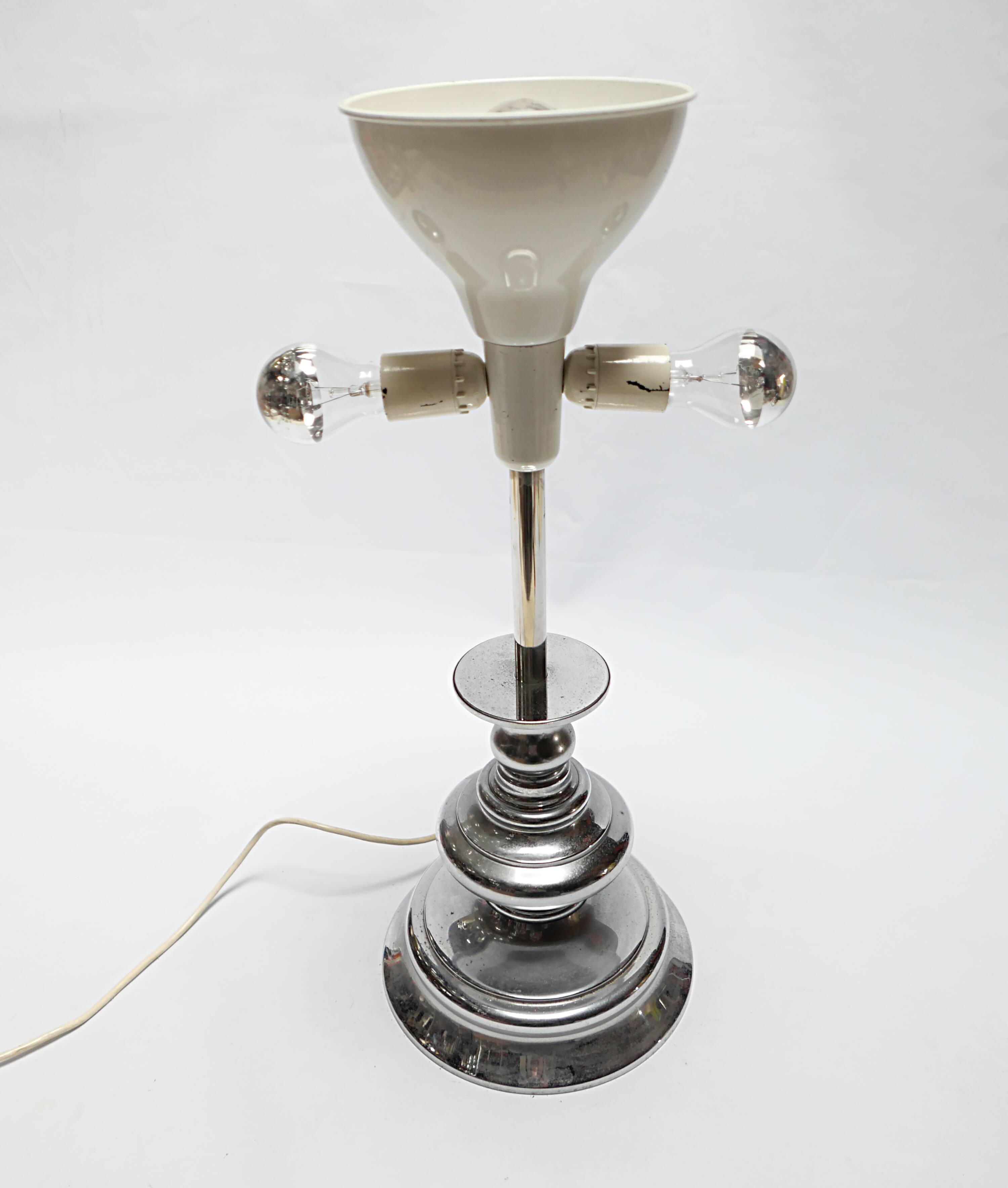 lampe ancienne en métal vintage design 1950 1970