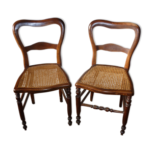 2 chaises en bois avec