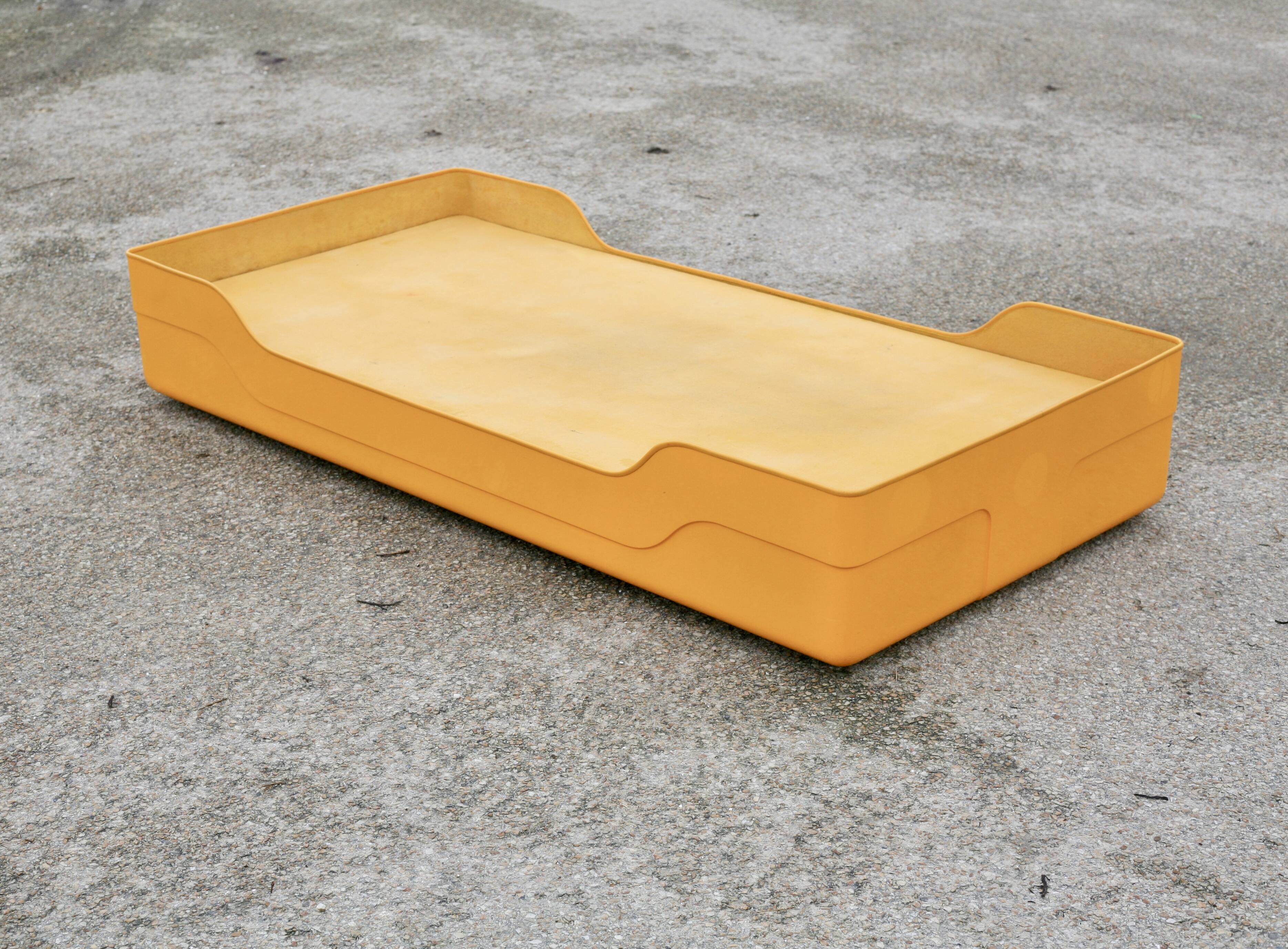 Ozoo bed, Marc Berthier, fiberglass, France, 1967