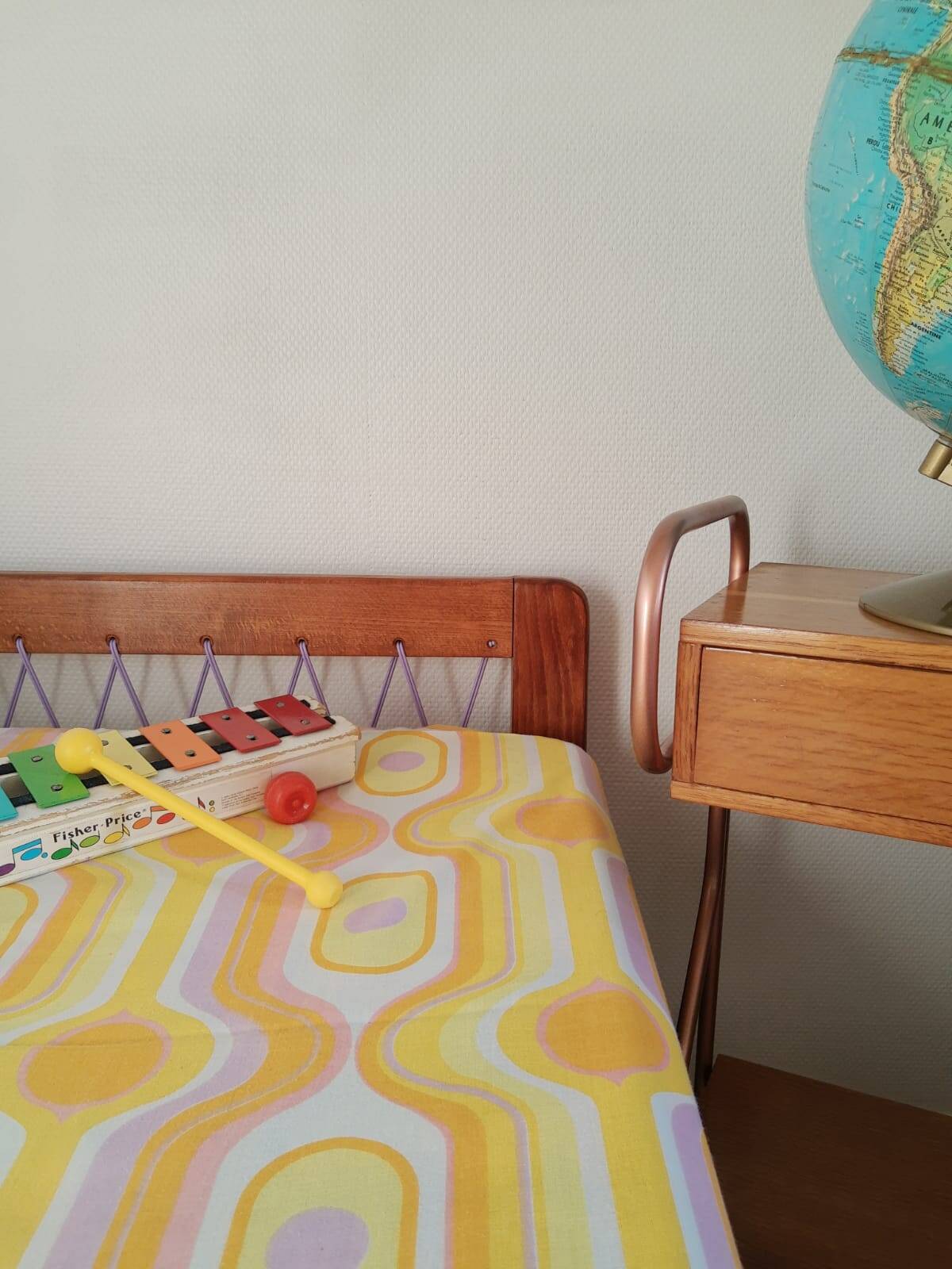 Lit en hêtre et scoubidou lilas enfant