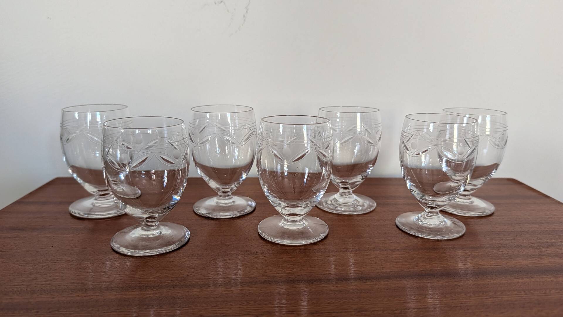 Set of 7 engraved crystal glasses