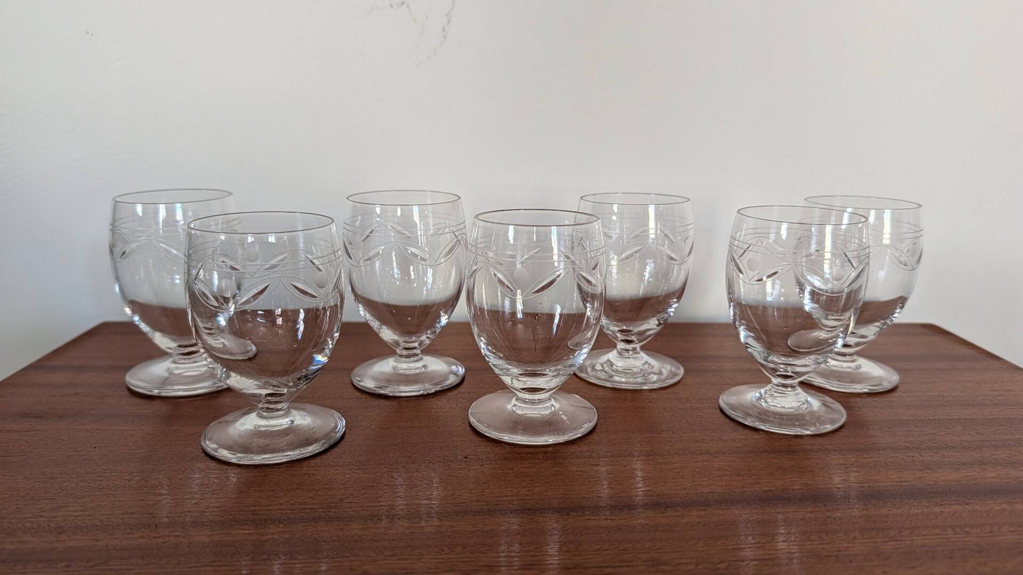 Set of 7 engraved crystal glasses