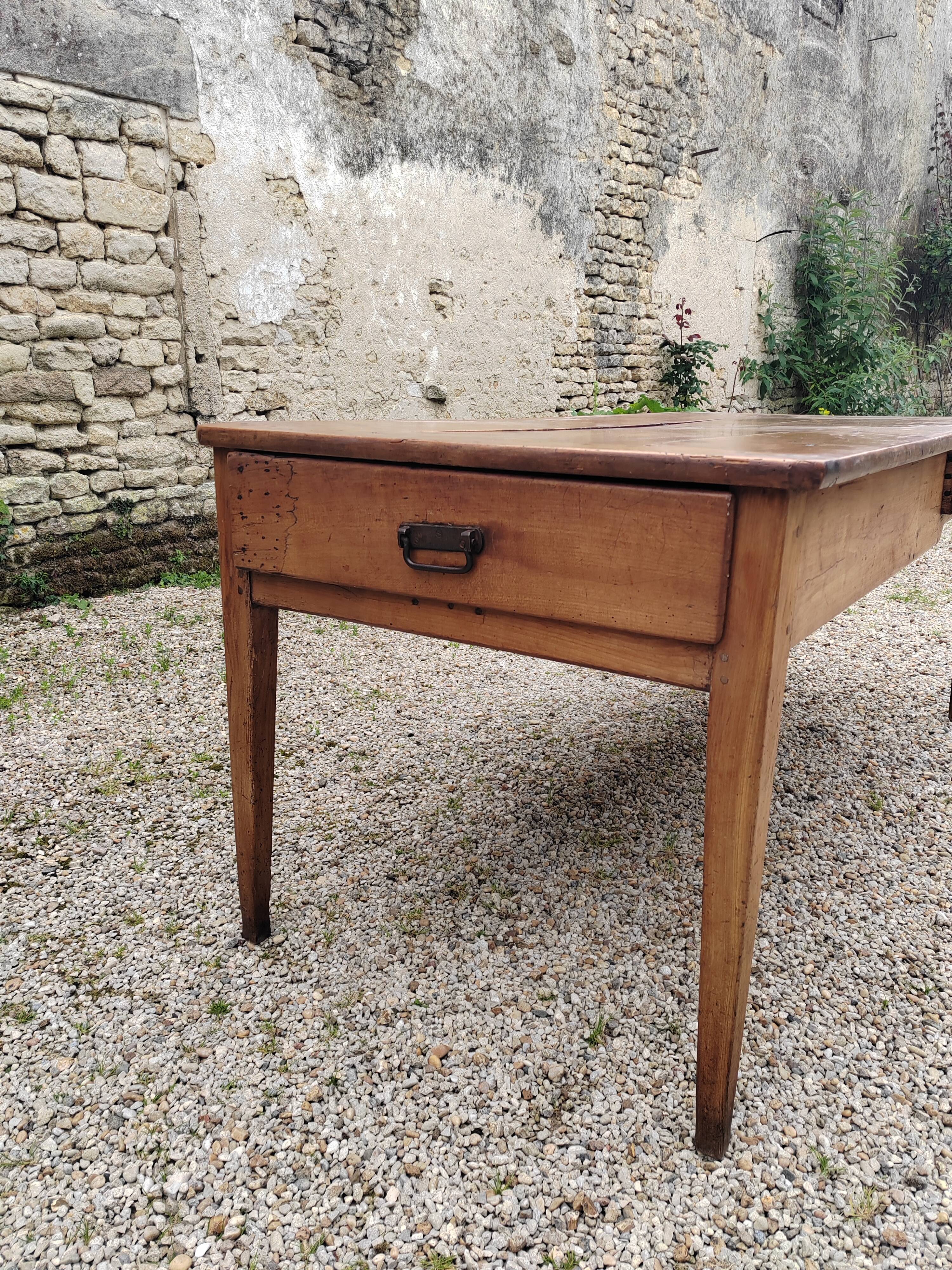 Table de ferme et 8 chaises