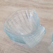 8 small shell-shaped ramekins in transparent glass