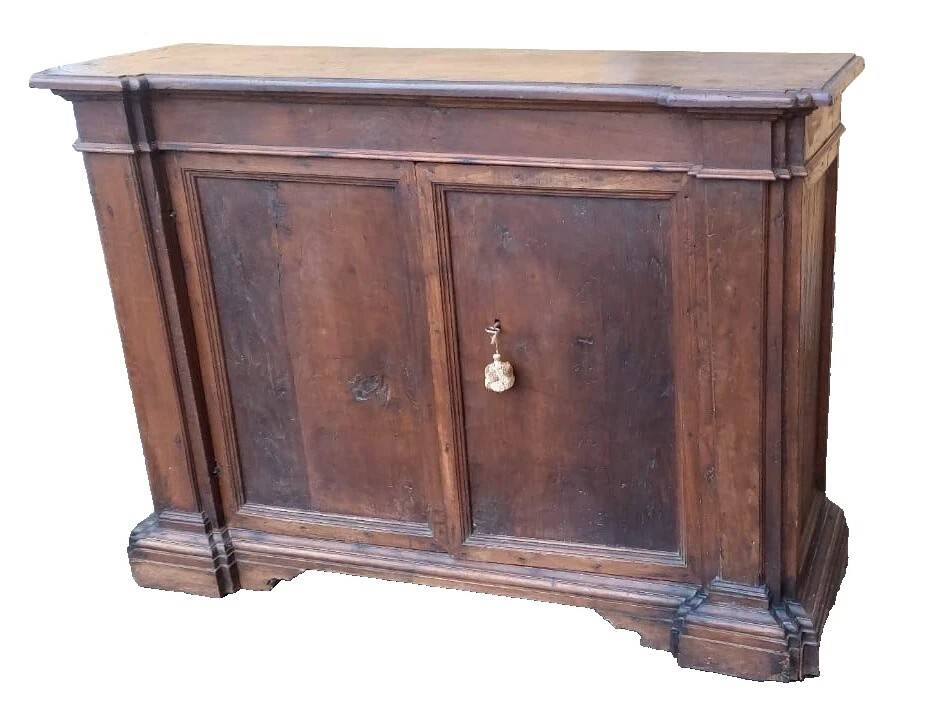17th-century Tuscan walnut antique buffet