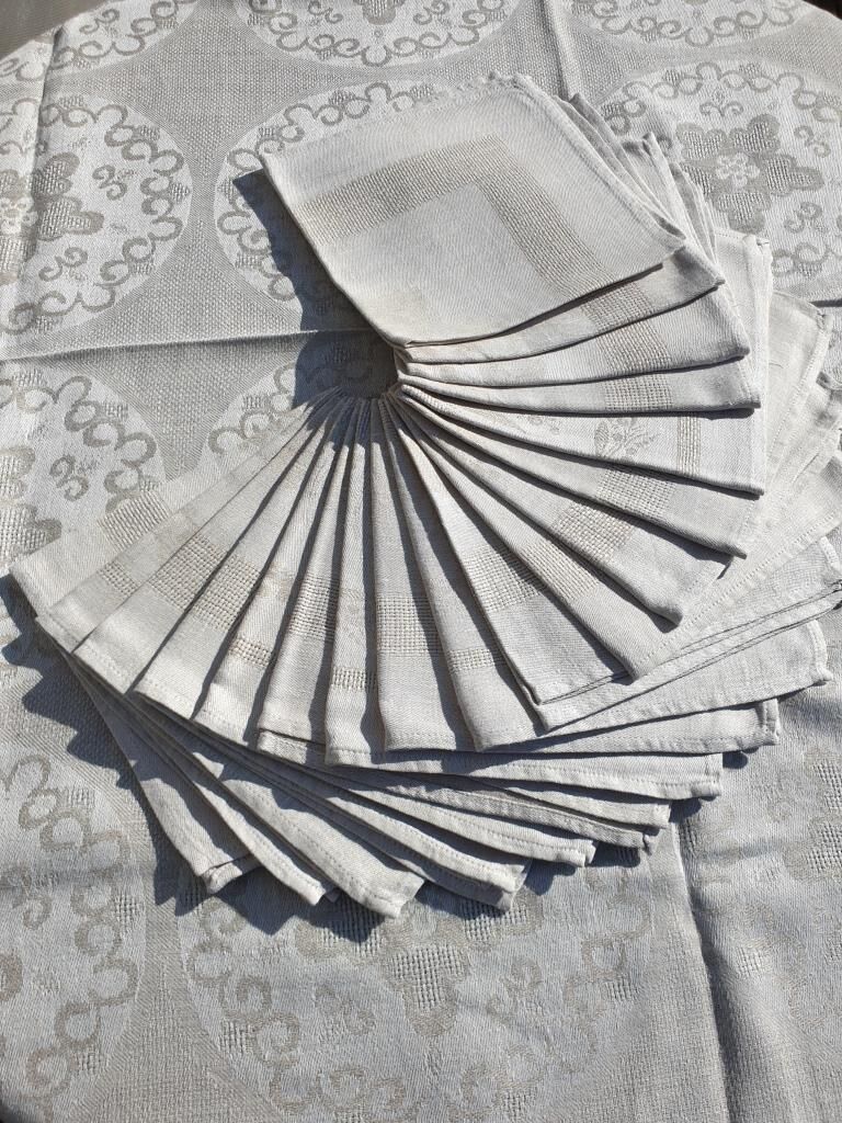 Set tablecloth & 18 vintage towels 138x280