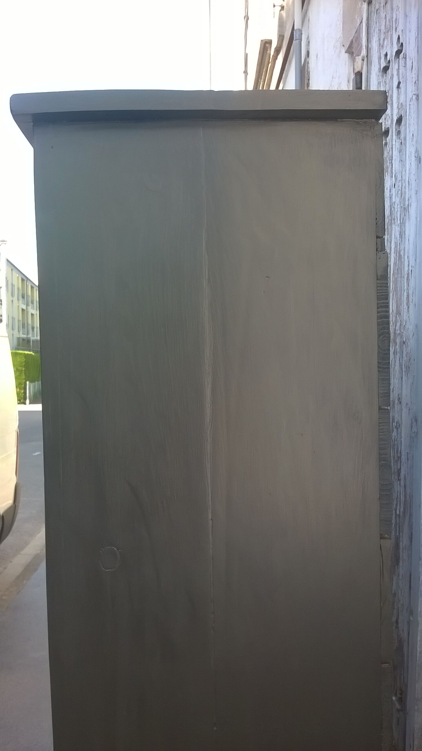 Cabinet patina black and green